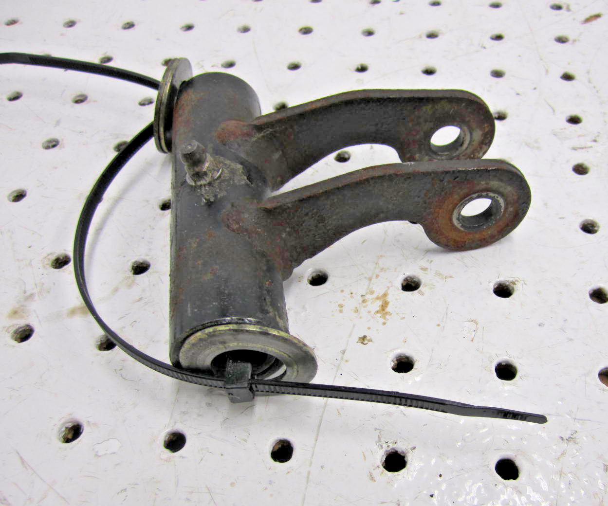 2005 ARCTIC CAT M6 141 REAR SHOCK PIVOT 1704-016