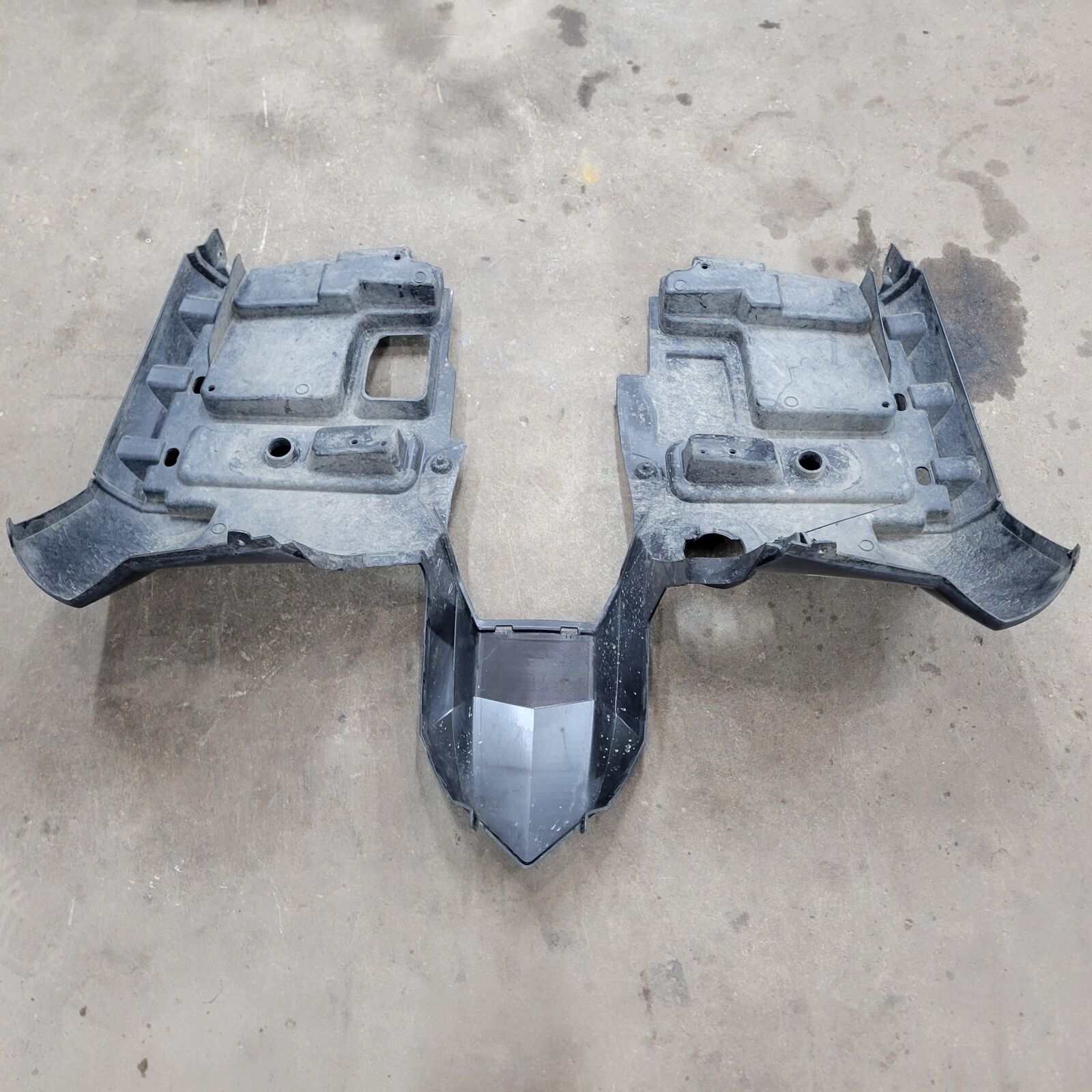 2009 POLARIS SPORTSMAN XP 850 FRONT FENDER 2633779-464