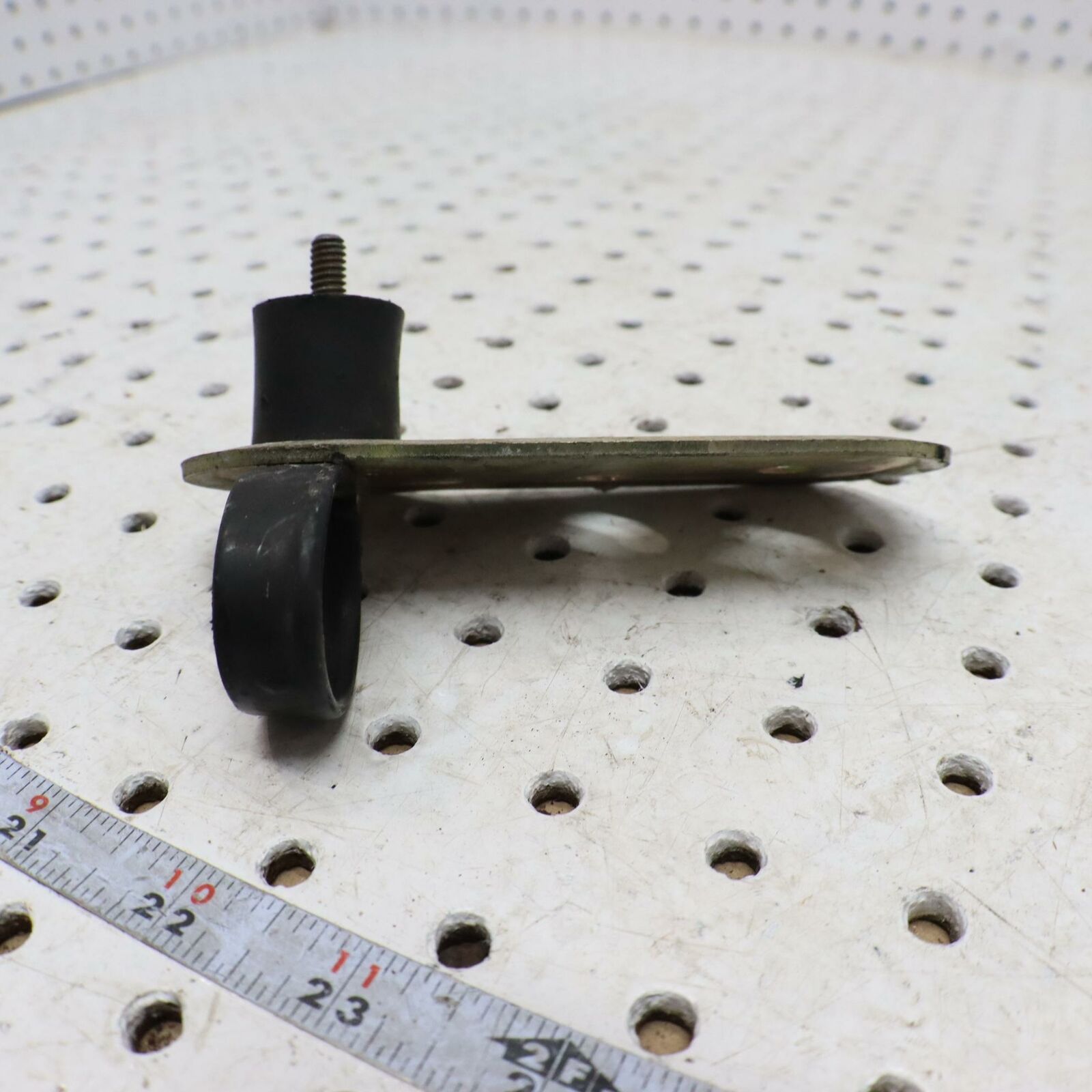 2006 POLARIS SWITCHBACK EXHAUST MOUNT RUBBER DAMPER ISOLATOR  5249148 3021398