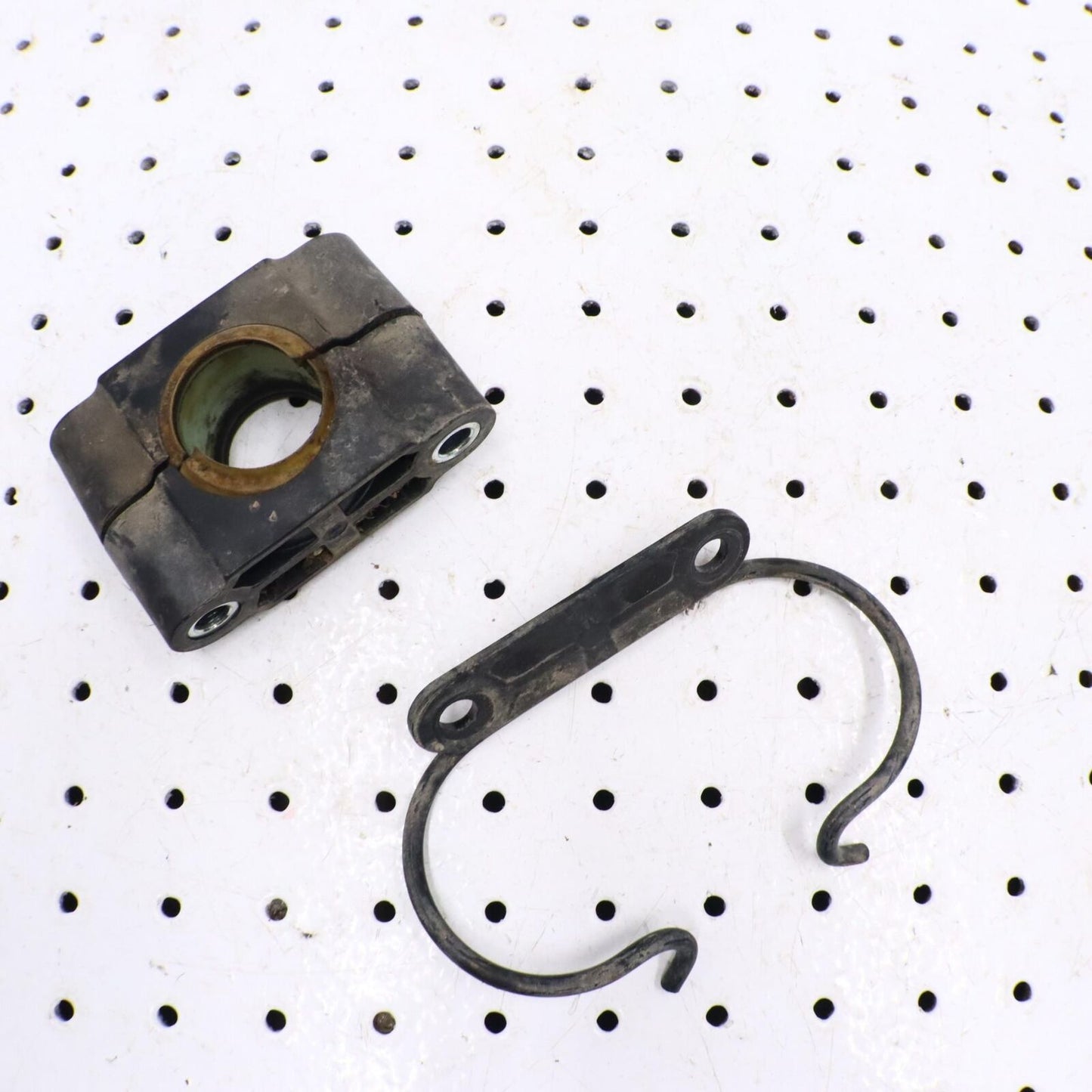 2013 YAMAHA GRIZZLY 700 STEERING POST BUSHING BRACKET 1CT-F1957-00-00