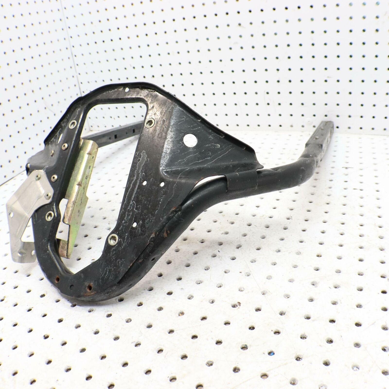 2006 POLARIS SWITCHBACK UPPER FRAME SUPPORT BRACKET STEERING GATE 1014904-067