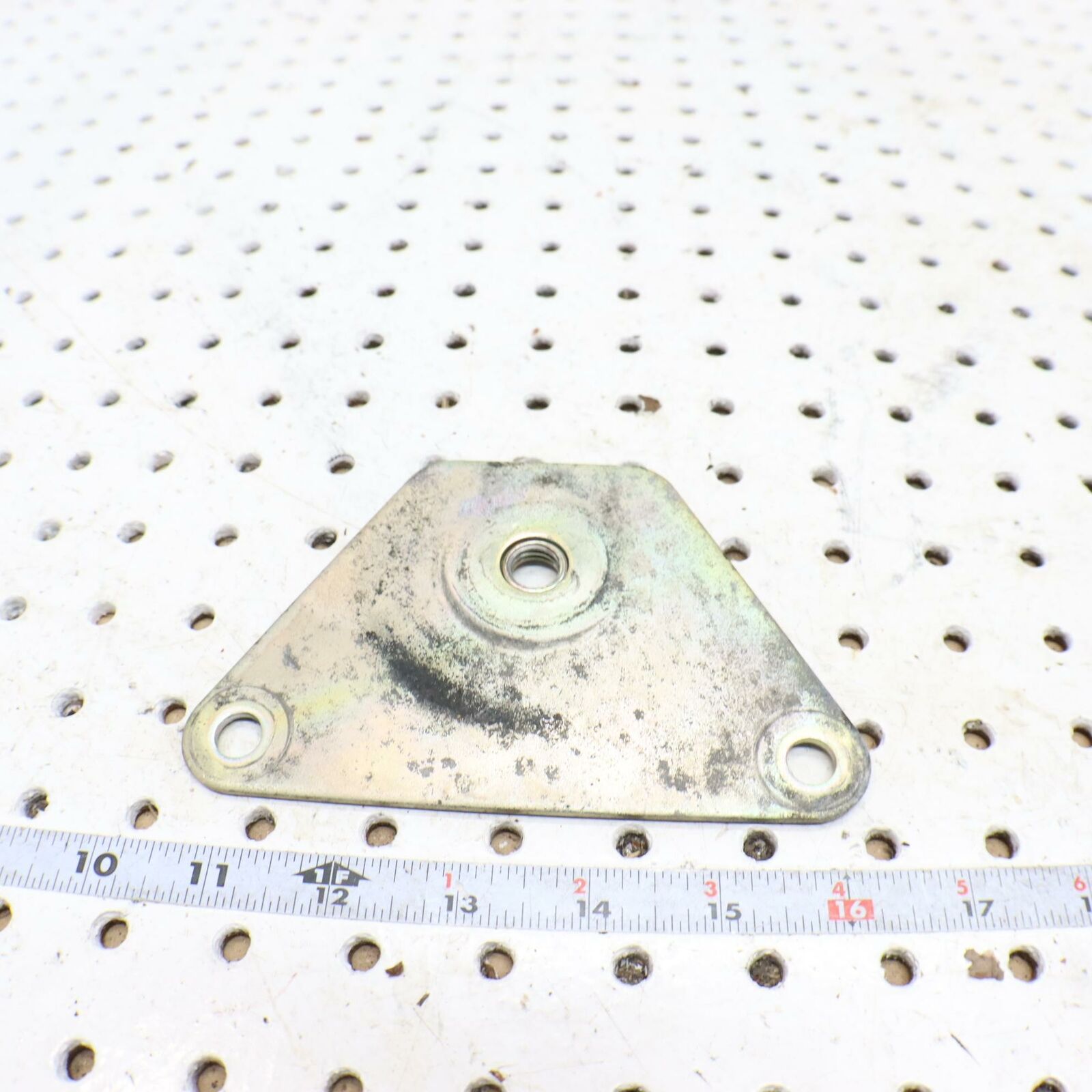 2006 POLARIS SWITCHBACK ENGINE MOTOR MOUNT BRACKET  1014698