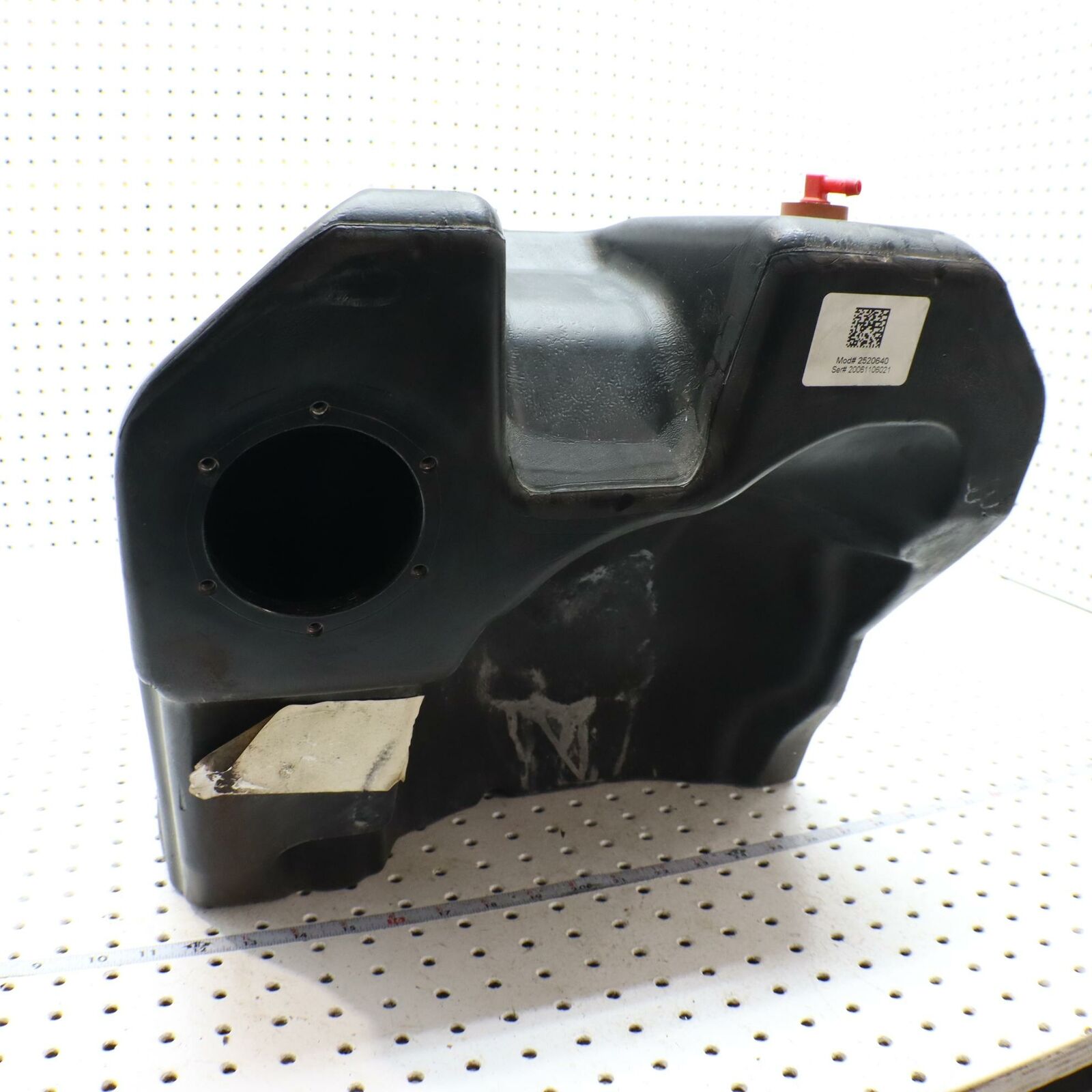 2006 POLARIS SWITCHBACK GAS TANK FUEL RESERVOIR 2520636; 2520640