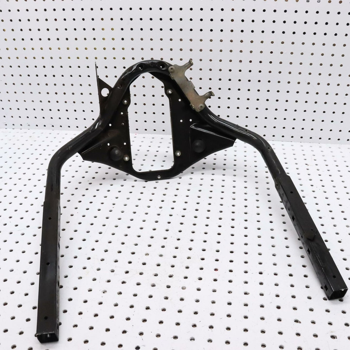 2006 POLARIS CLASSIC 700 UPPER FRAME SUPPORT BRACKET STEERING GATE 1015022-067