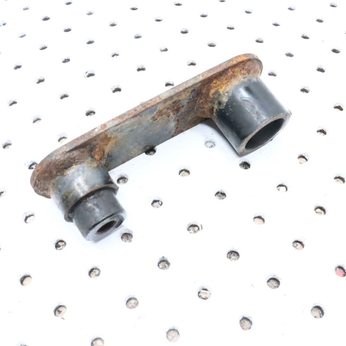 2006 POLARIS CLASSIC 700 REAR TORQUE ARM WELD CARRIER WHEEL BRKT 1542219-067