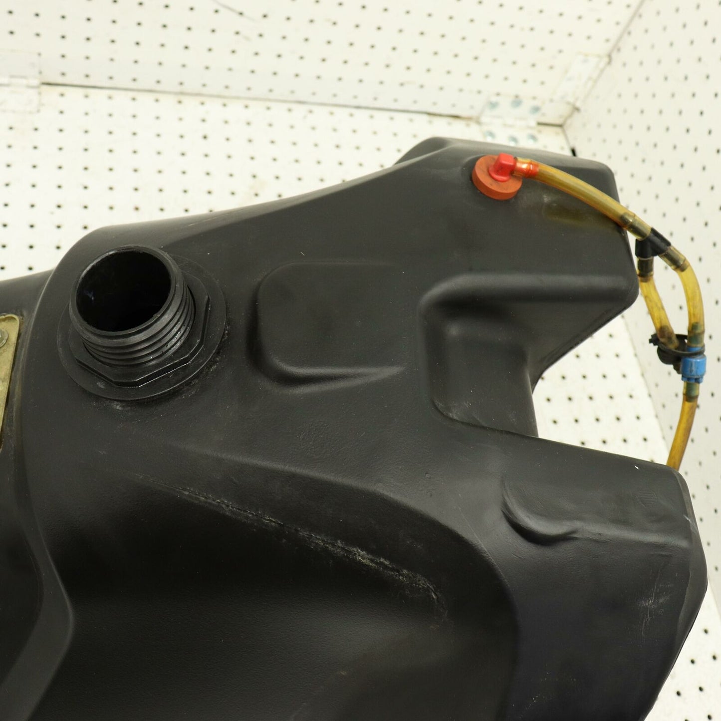 2007 POLARIS RMK 600 GAS TANK FUEL RESERVOIR 2520616
