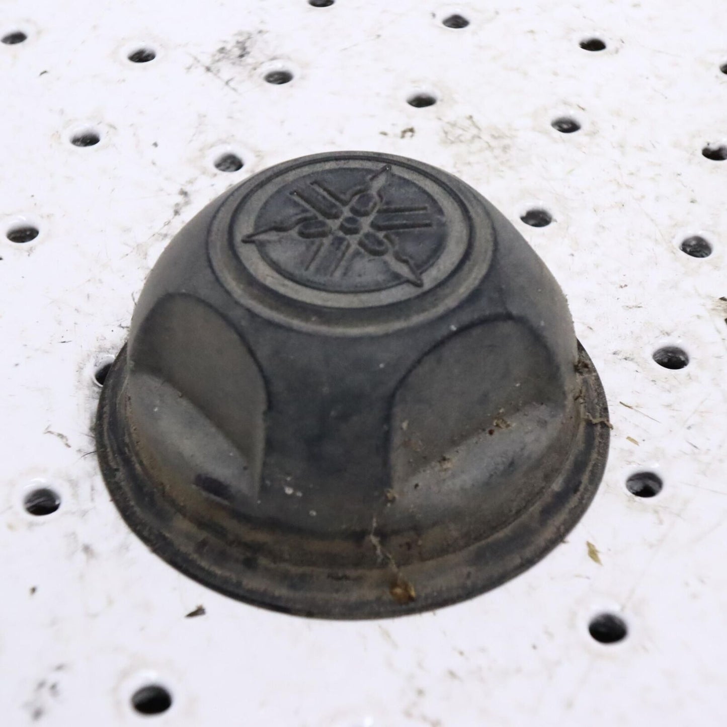 2013 YAMAHA GRIZZLY 700 WHEEL HUB DUST CAP COVER 1HP-F512A-00-00