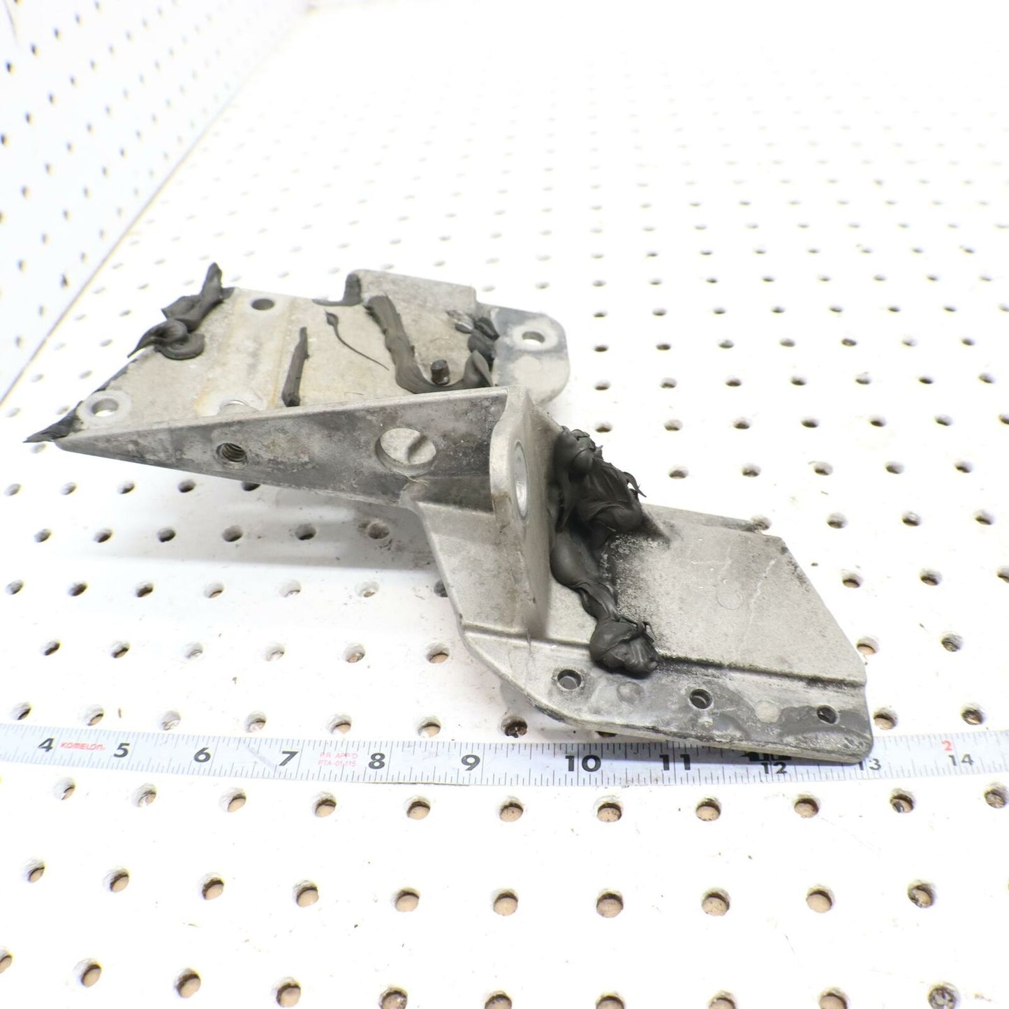 2006 POLARIS SWITCHBACK SUPPORT SHOCK TOWER, LH, MACH 5134777