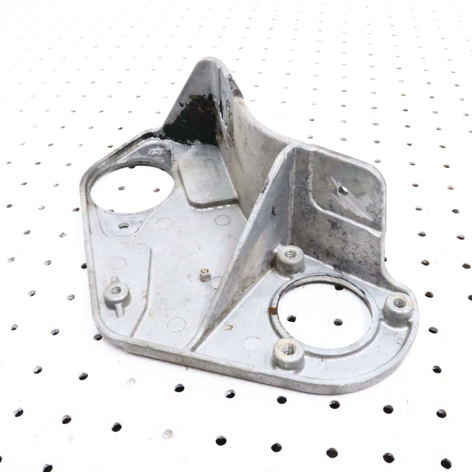 2006 POLARIS FUSION 700 ENGINE MOTOR MOUNT BRACKET  5134870