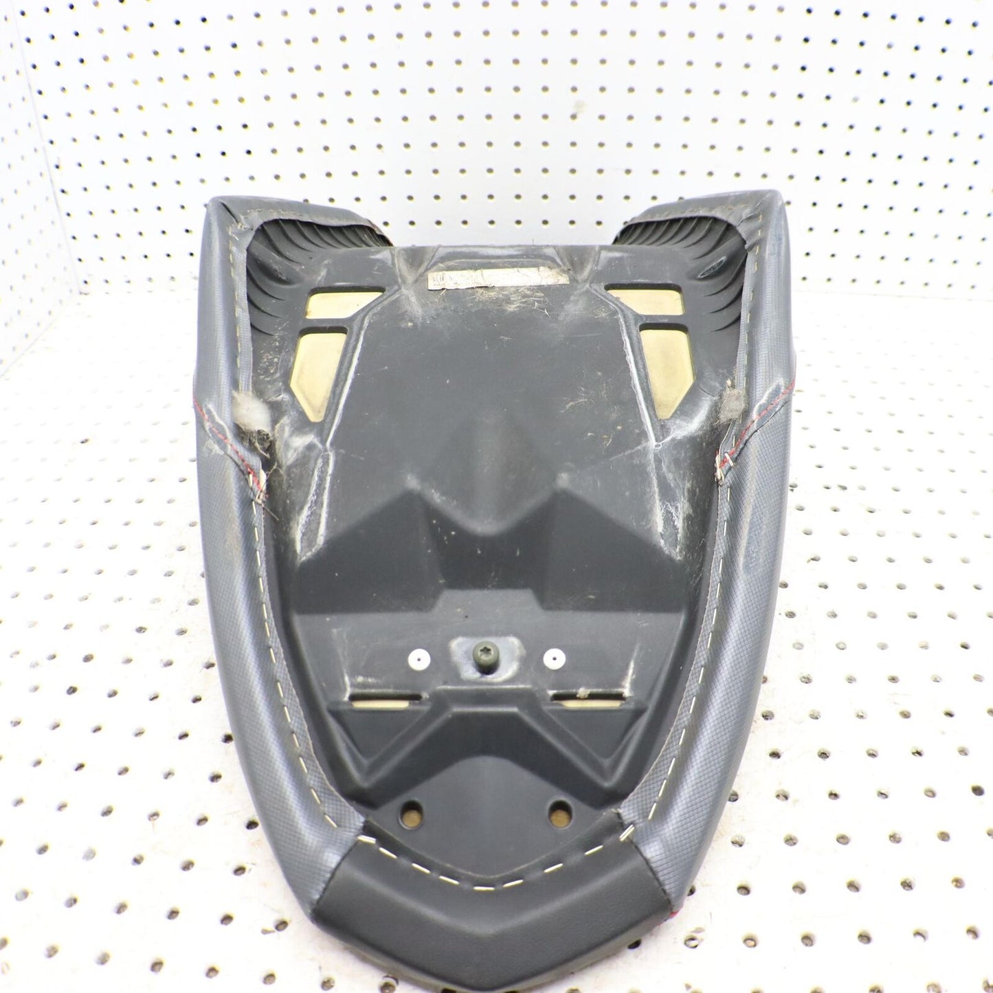 2015 POLARIS SWITCHBACK 800 SEAT 2686122 CRACKED COVER