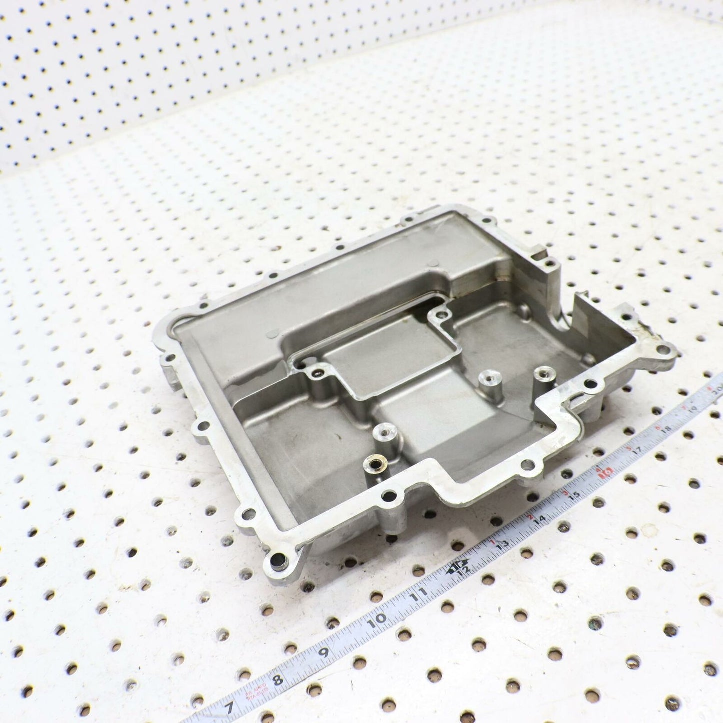 2006 POLARIS SWITCHBACK ENGINE MOTOR BOTTOM OIL PAN COVER DRY SUMP 0452985