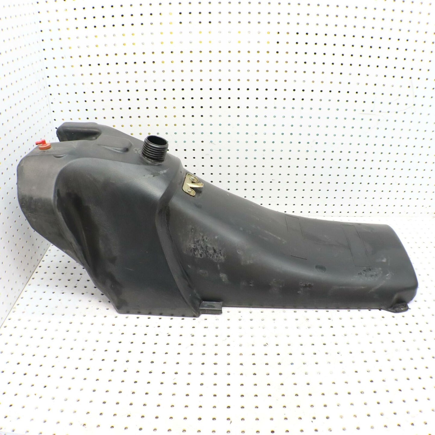 2006 POLARIS SWITCHBACK GAS TANK FUEL RESERVOIR 2520636; 2520640