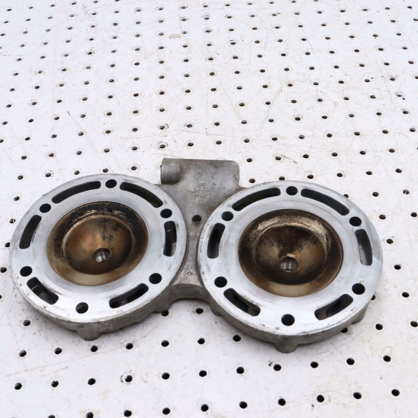 2007 ARCTIC CAT F6 ENGINE MOTOR CYLINDER HEAD TOP COVER DOME 3006-642