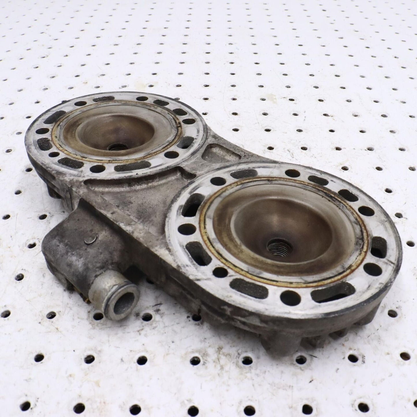 2009 ARCTIC CAT F5 ENGINE MOTOR CYLINDER HEAD TOP COVER DOME 3007-611