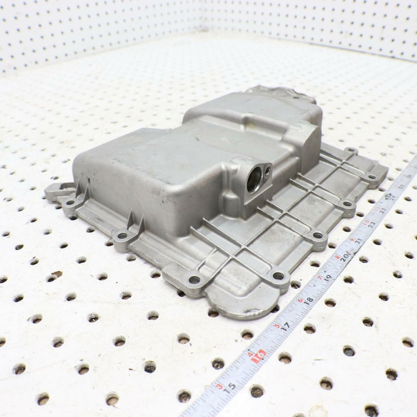 2006 POLARIS SWITCHBACK ENGINE MOTOR BOTTOM OIL PAN COVER DRY SUMP 0452985
