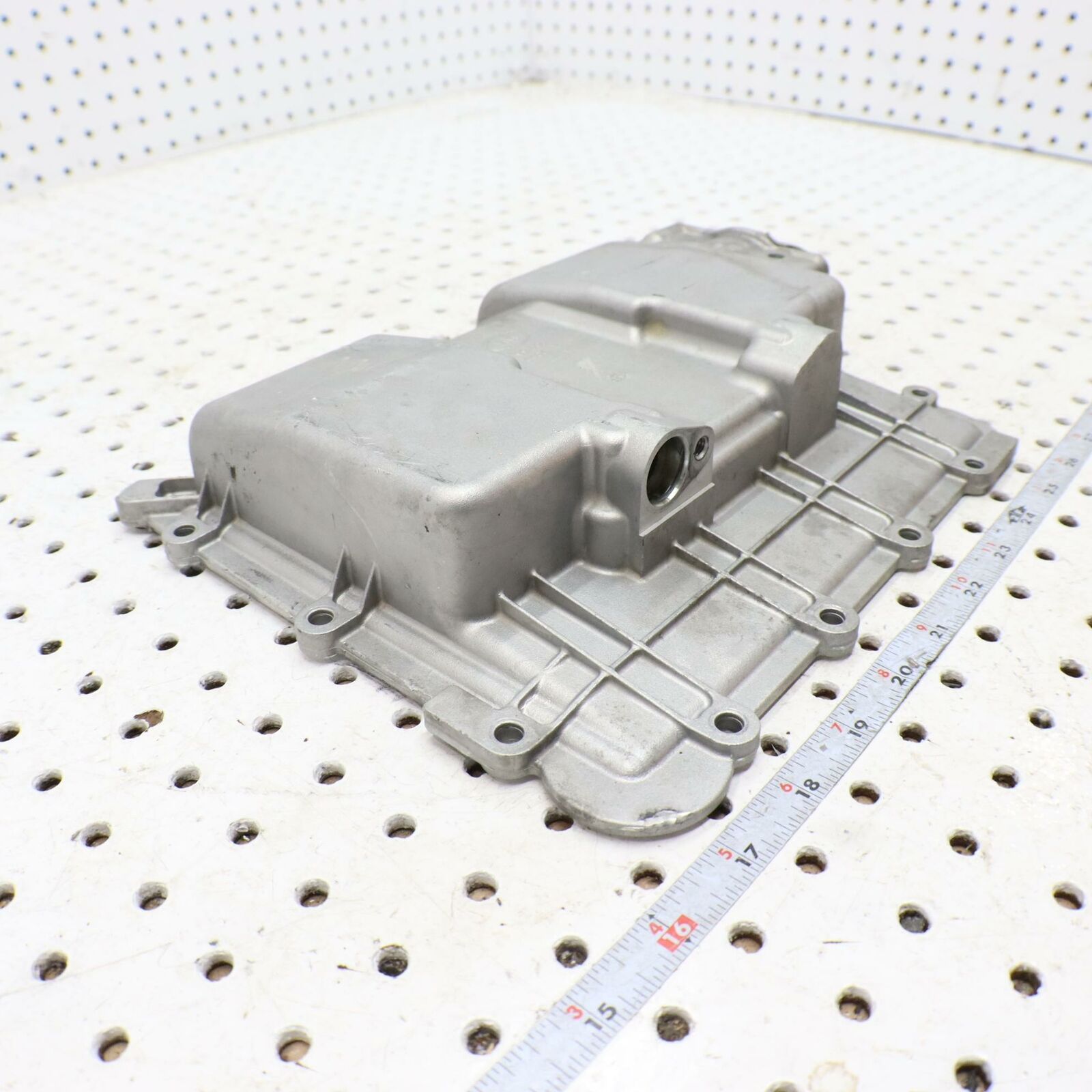 2006 POLARIS SWITCHBACK ENGINE MOTOR BOTTOM OIL PAN COVER DRY SUMP 0452985