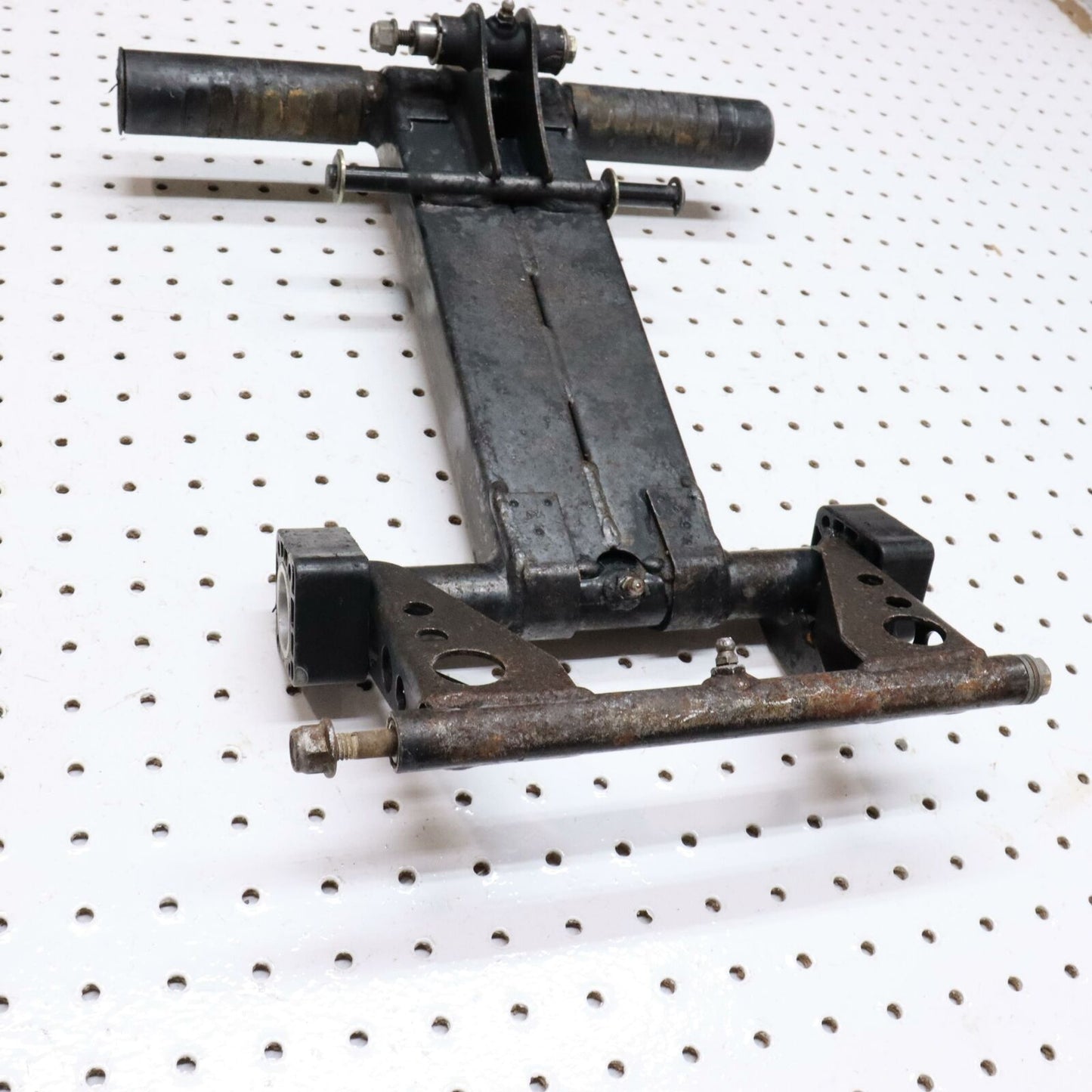 2006 SKI-DOO MXZ 800 REAR BACK SUSPENSION FRONT TORQUE PIVOT ARM 503191119