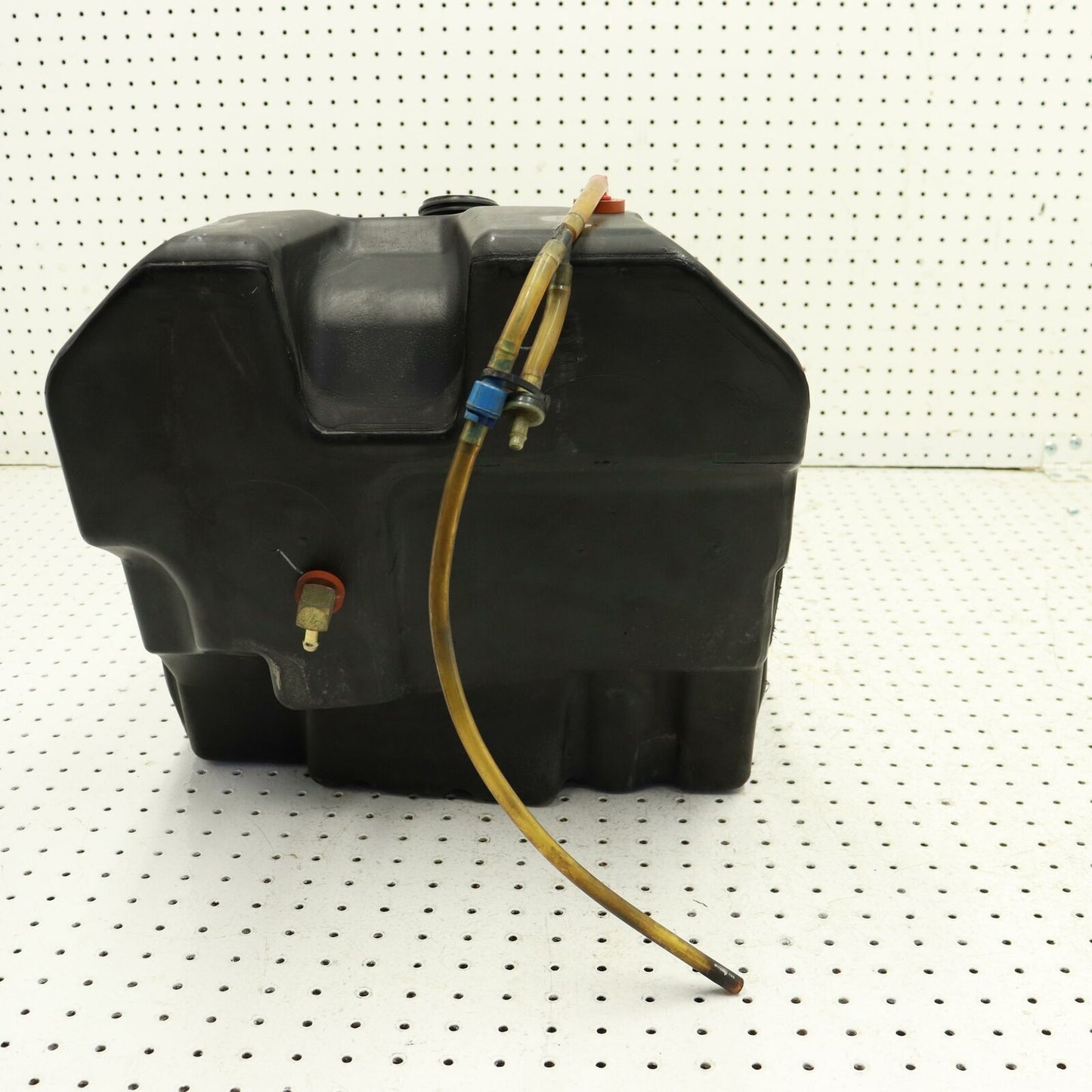 2007 POLARIS RMK 600 GAS TANK FUEL RESERVOIR 2520616