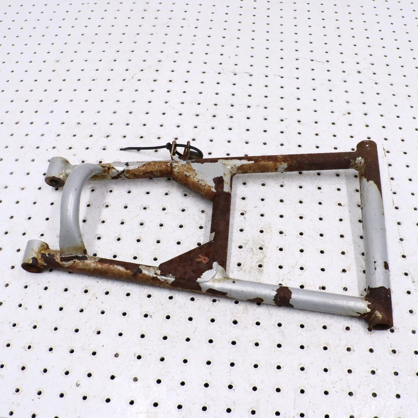 2002 ARCTIC CAT ZR 600 RIGHT FRONT LOWER SUSPENSION CONTROL A ARM 0703-644