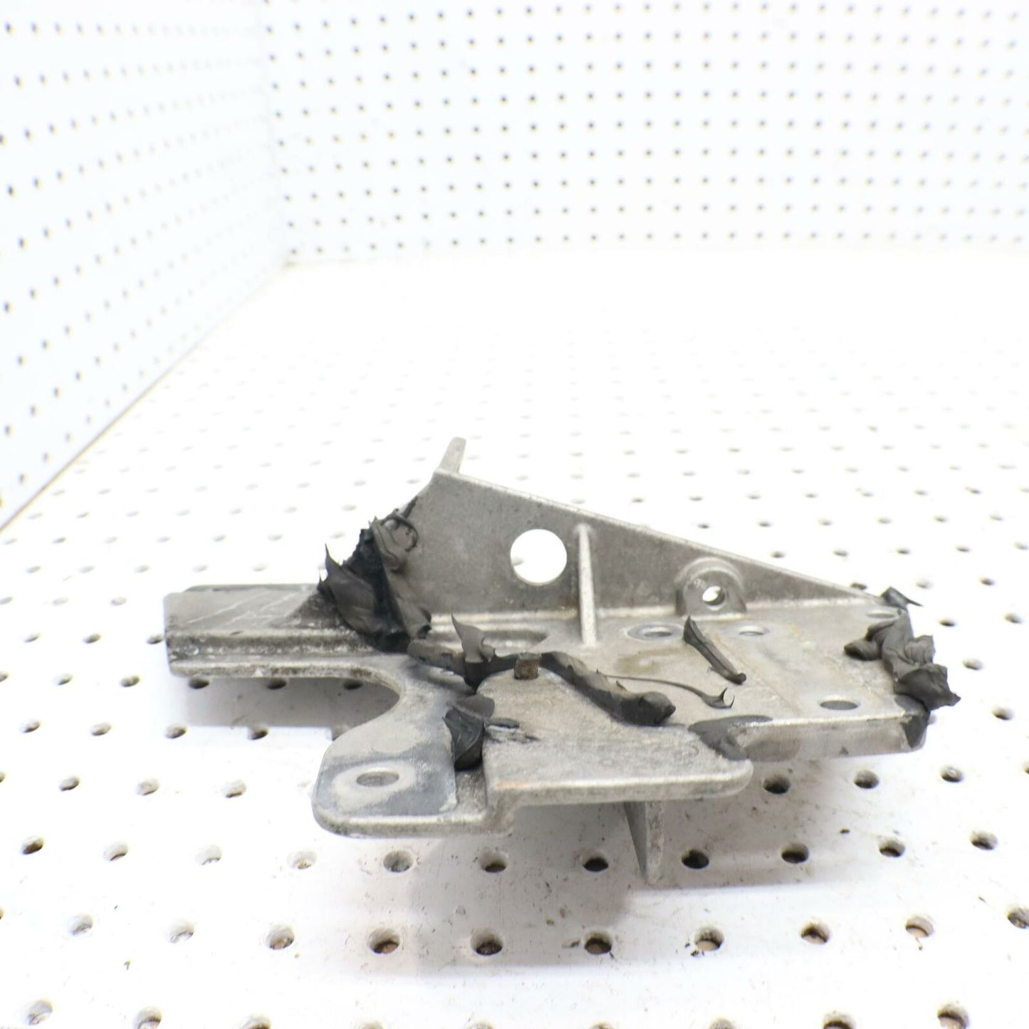 2006 POLARIS SWITCHBACK SUPPORT SHOCK TOWER, LH, MACH 5134777
