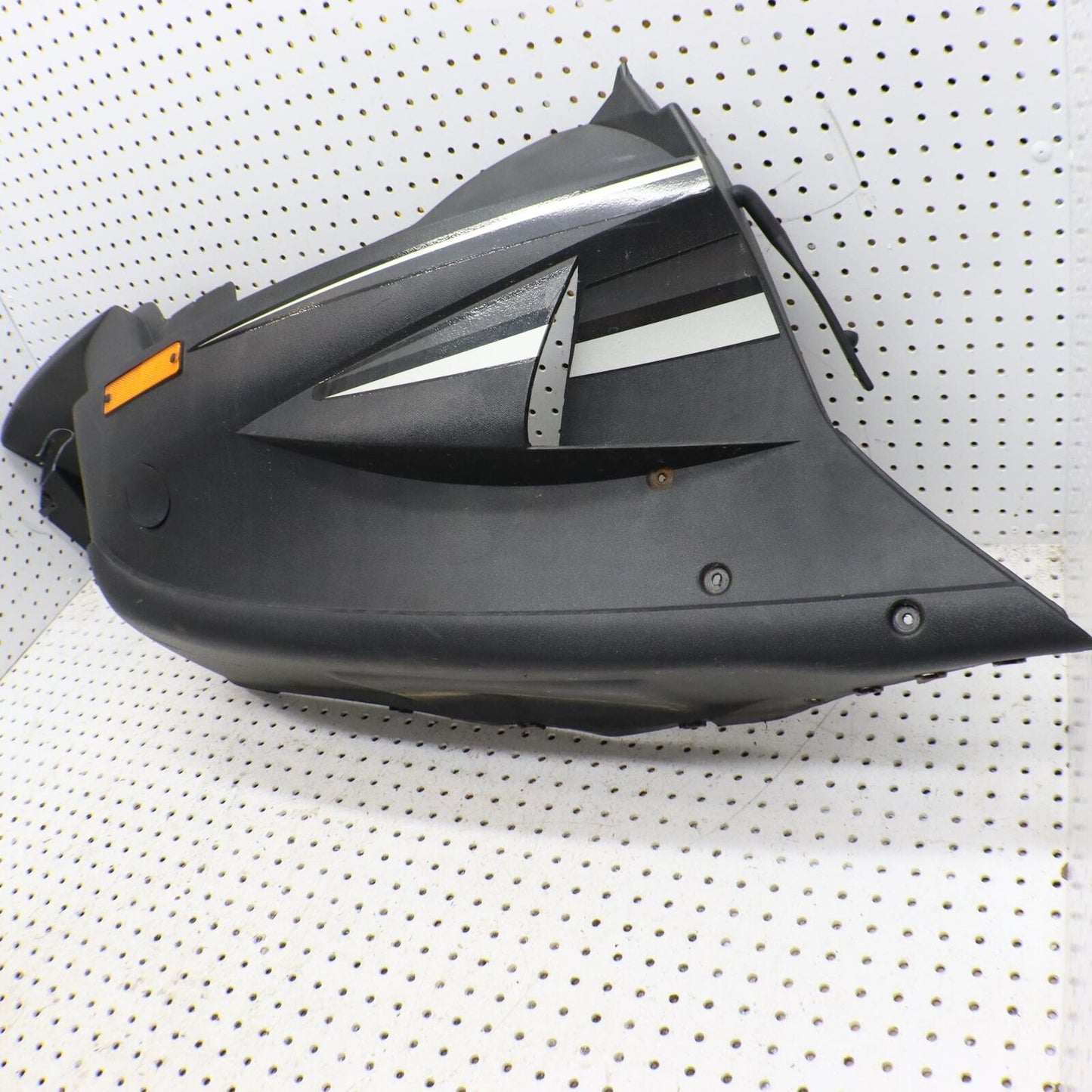 2005 ARCTIC CAT SABERCAT 600 LEFT SIDE LOWER BELLY PAN 2606-647 (SMALL CRACK)