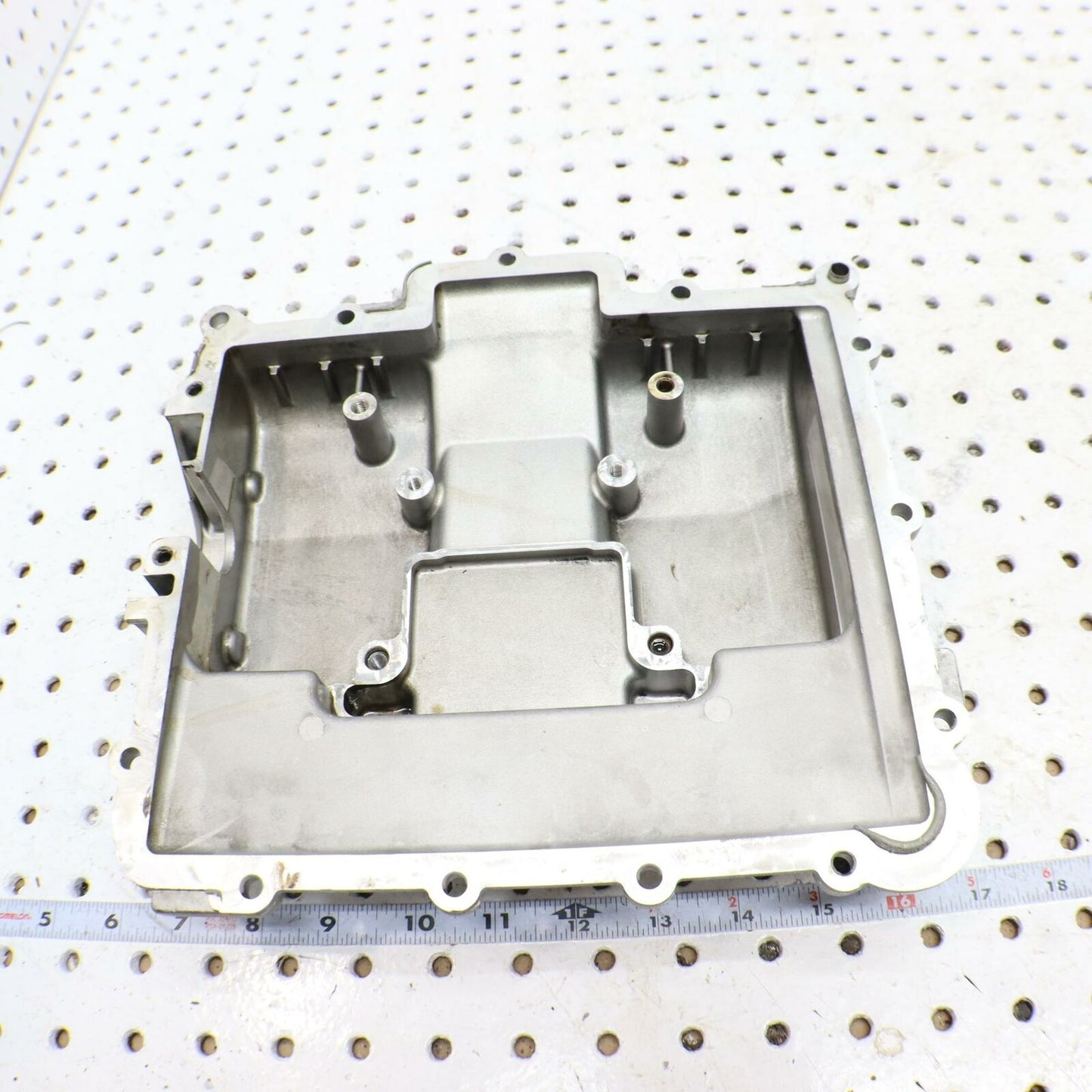 2006 POLARIS SWITCHBACK ENGINE MOTOR BOTTOM OIL PAN COVER DRY SUMP 0452985
