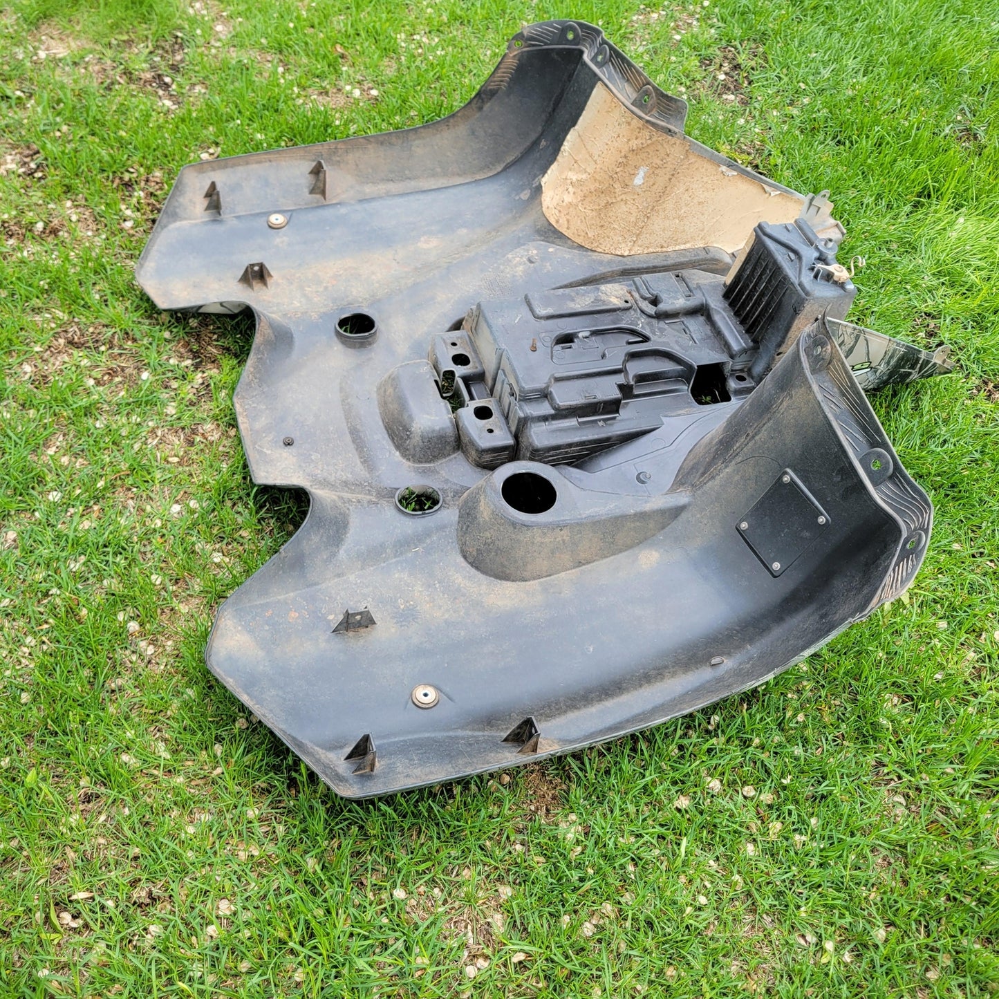 2016 SUZUKI KING QUAD 500 REAR FENDER CAMO 63111-31GC3-PHW; 63111-31G42-PHW