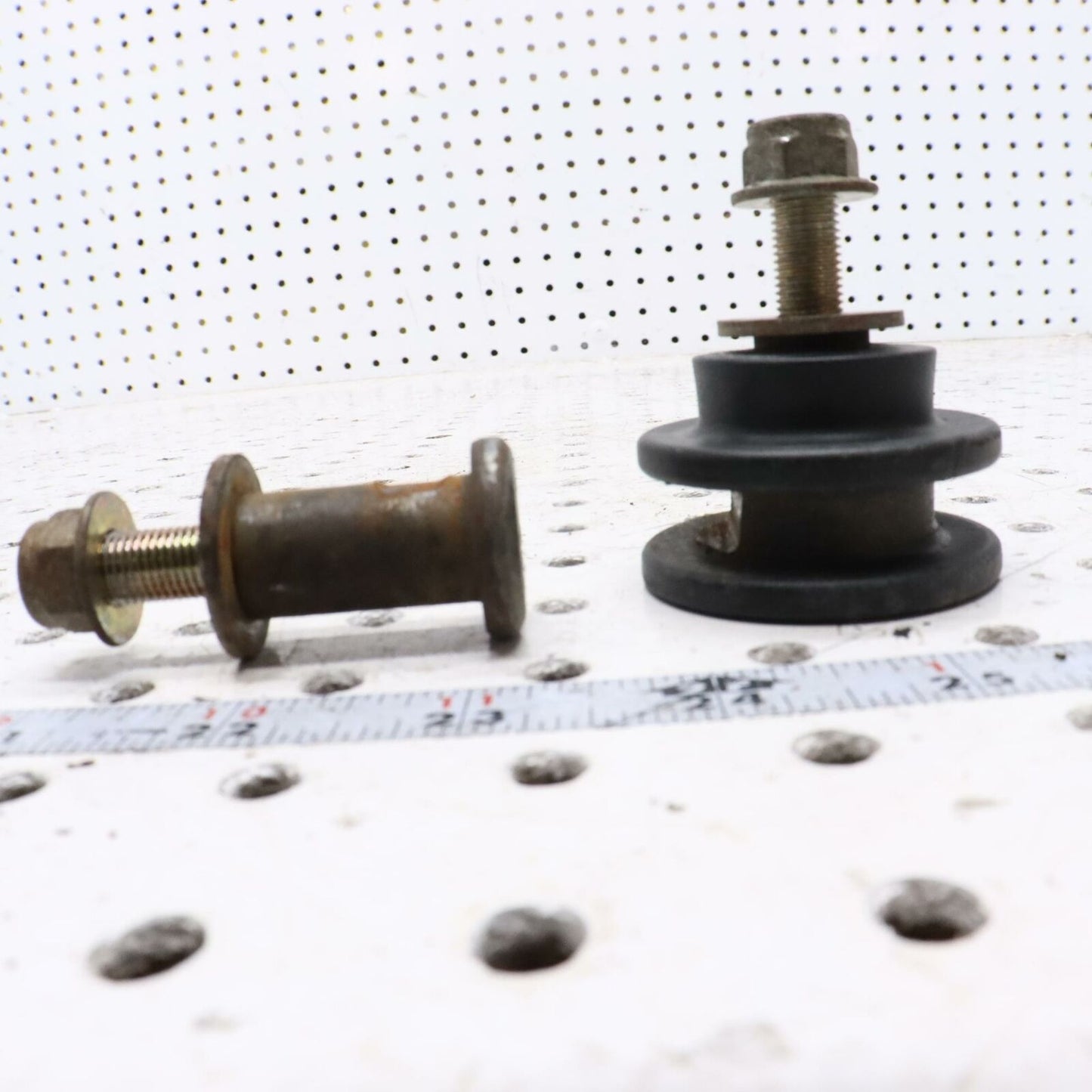 2007 POLARIS IQ 600 REAR SUSPENSION TORSION SPRING SLIDE ROLLER 5432982 7518359