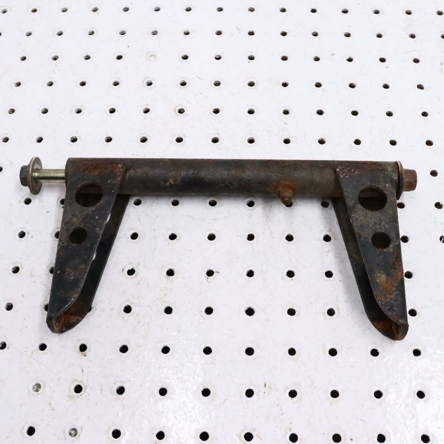 2006 POLARIS FUSION 700 REAR SUSPENSION REAR PIVOT BRACKET 1541928-067