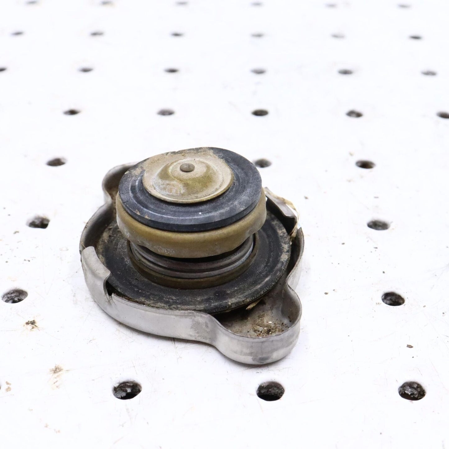 1998 POLARIS XPLORER 400L RADIATOR CAP 2511189; 2511270