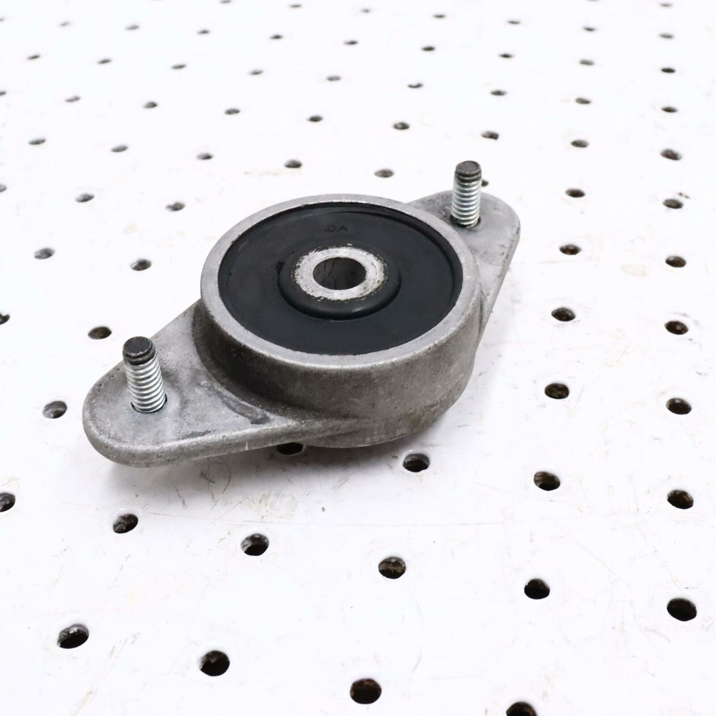 2006 POLARIS CLASSIC 700 ENGINE MOTOR MOUNT BRACKET 3021752