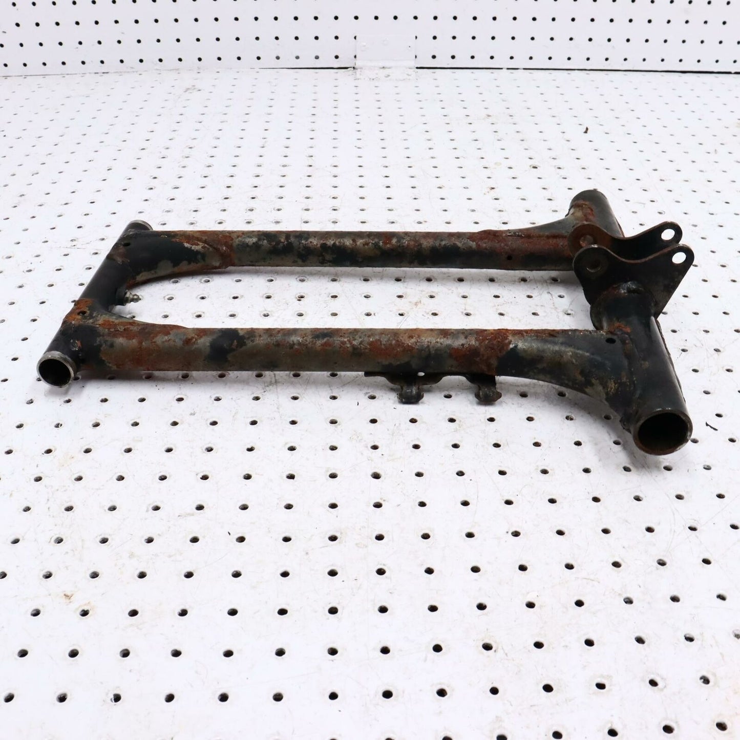 2006 POLARIS CLASSIC 700 REAR IDLER TORQUE ARM 1542124-067; 1542451-329