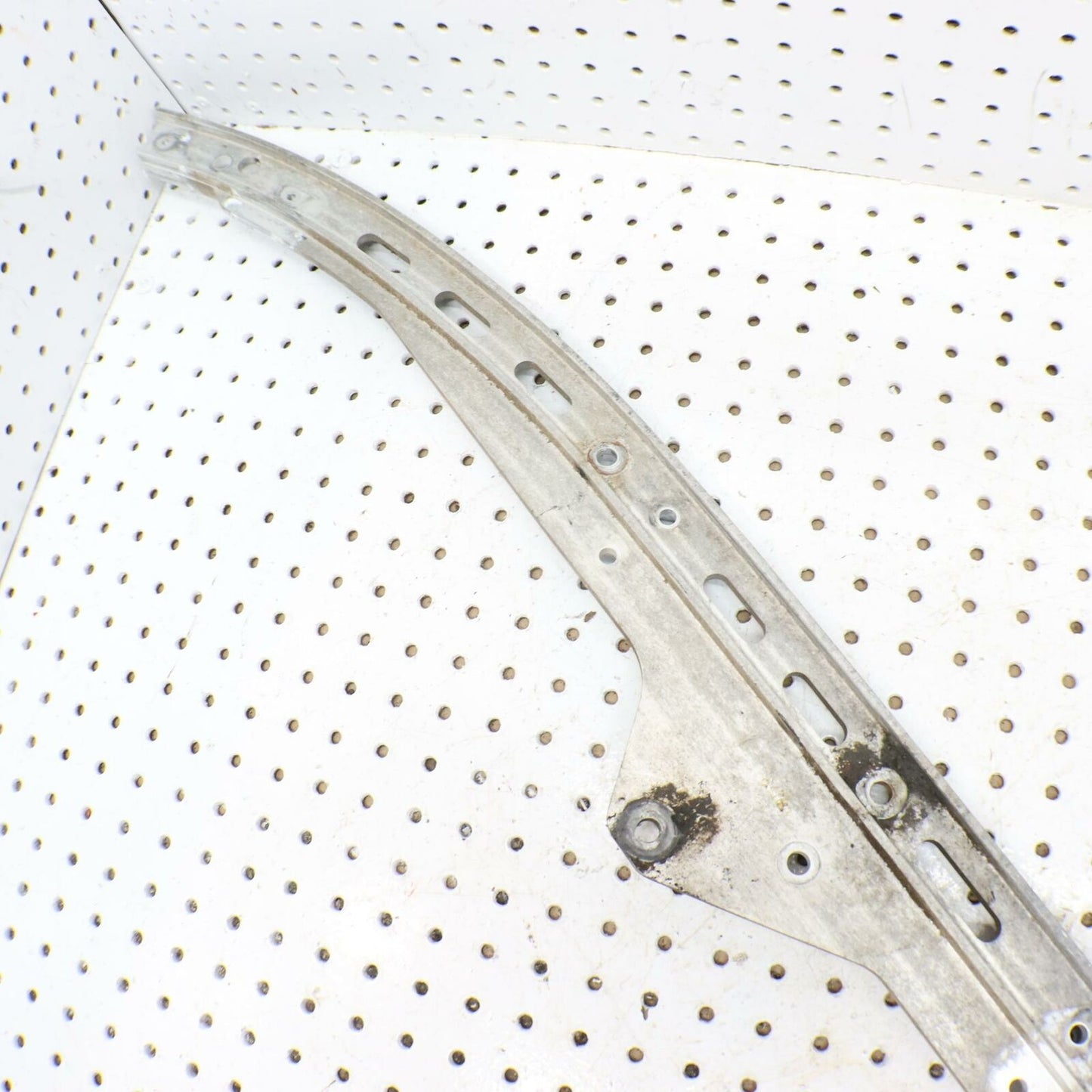 2006 POLARIS RMK 700 LEFT SLIDING SKID FRAME SUSPENSION RAIL 1542033