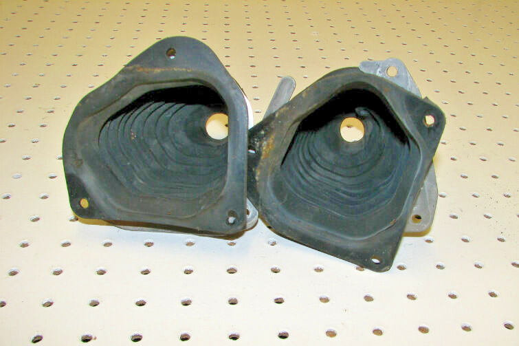 2002 POLARIS 800 RMK VERTICAL ESCAPE 159 TIE ROD BOOTS 5433532, 5433533