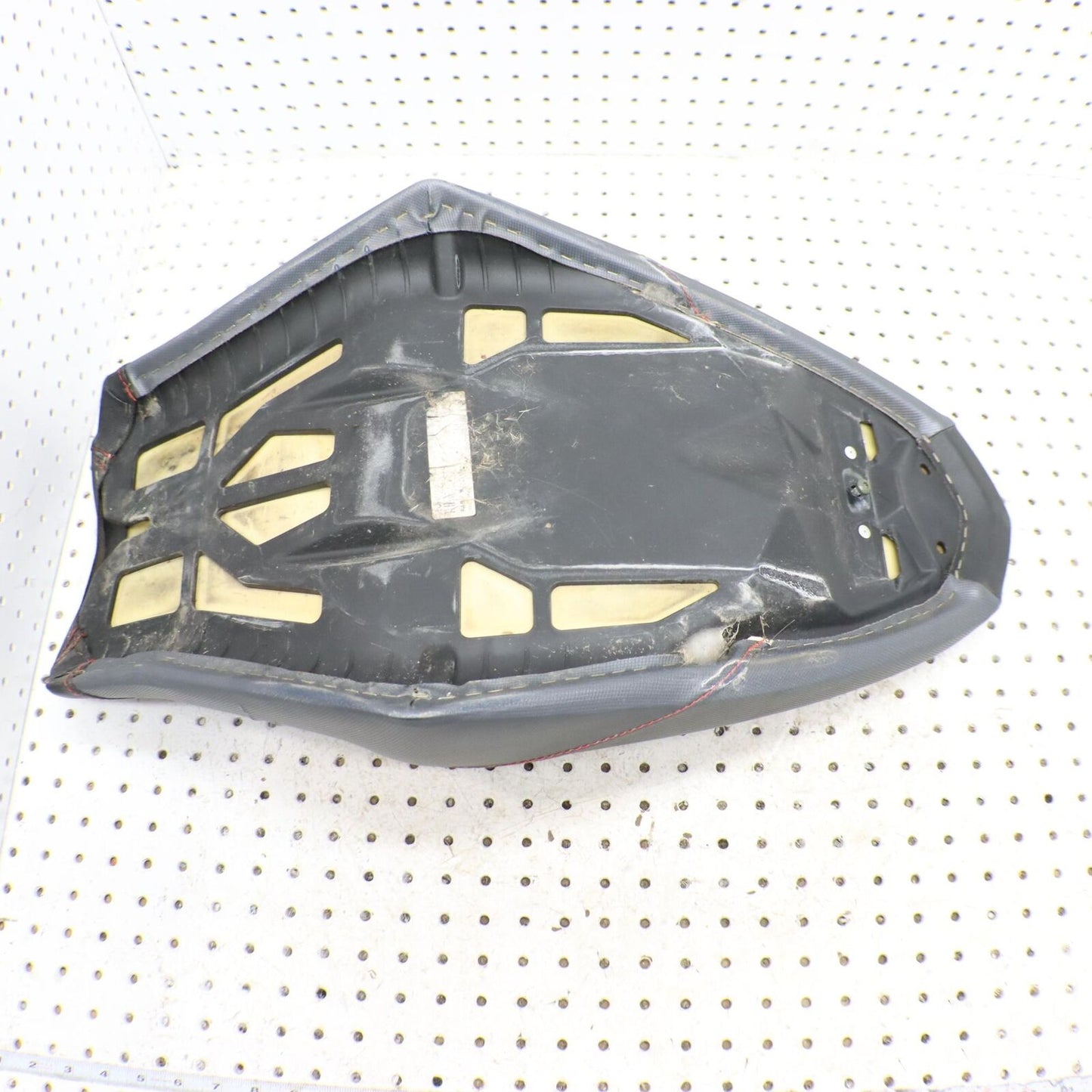 2015 POLARIS SWITCHBACK 800 SEAT 2686122 CRACKED COVER