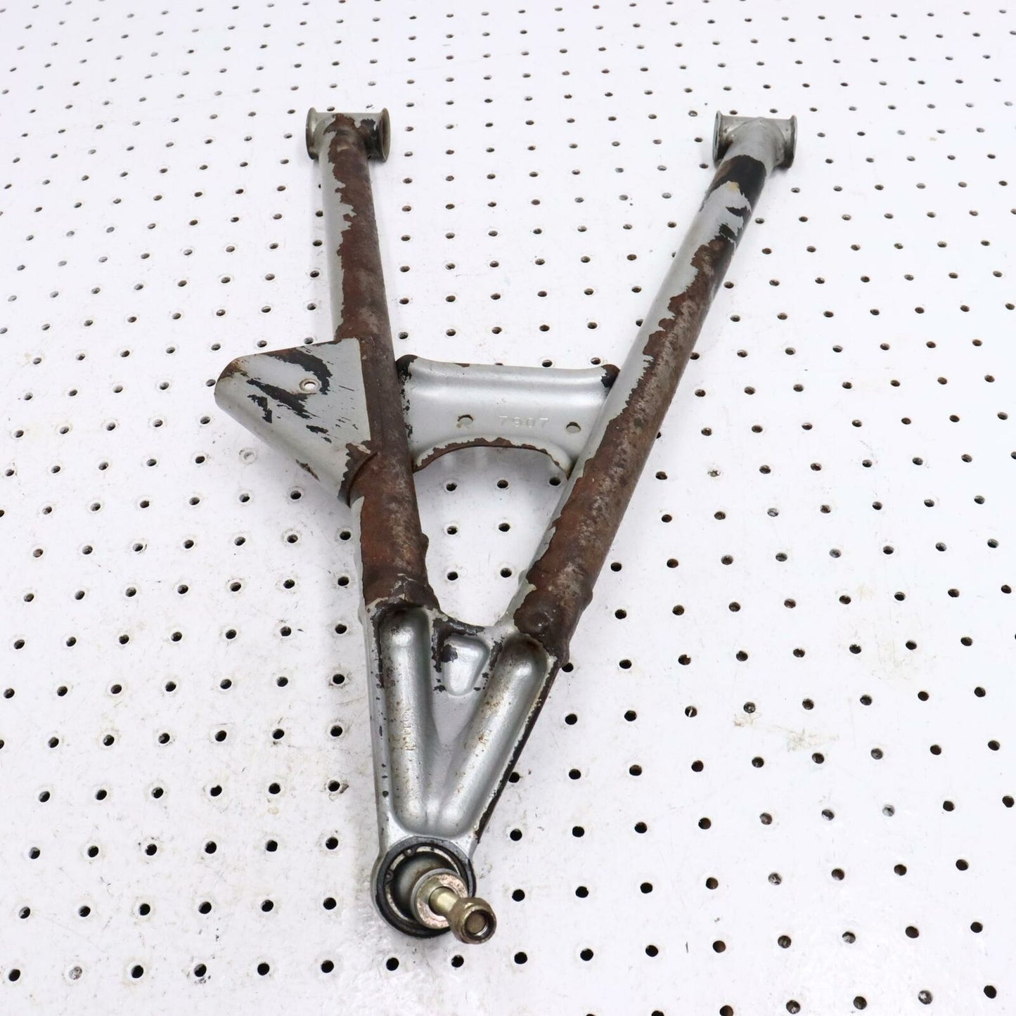 2006 POLARIS SWITCHBACK LEFT FRONT LOWER SUSPENSION CONTROL A ARM 2203021-385