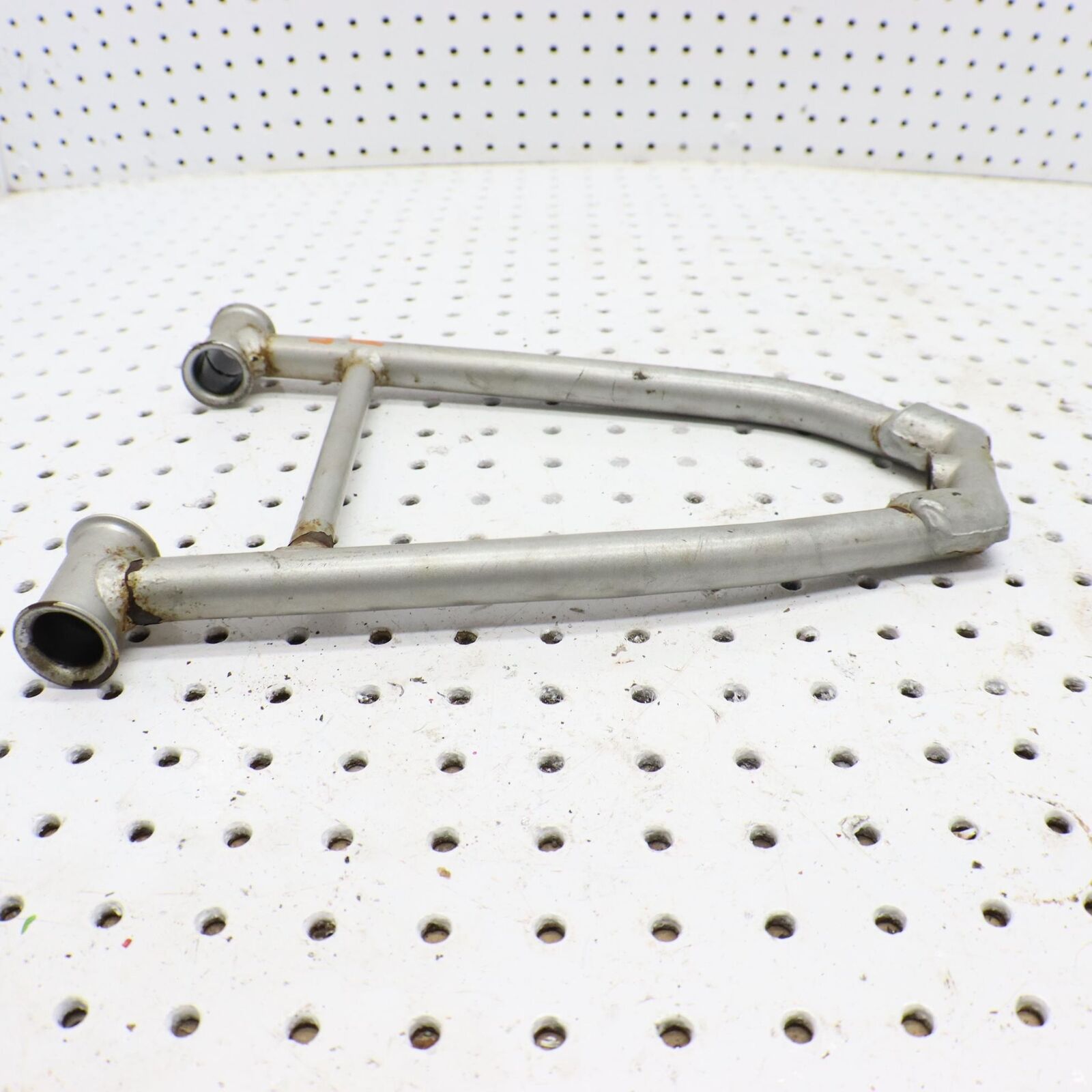 2006 POLARIS FUSION 700 FRONT UPPER RIGHT CONTROL A ARM  2203020-385