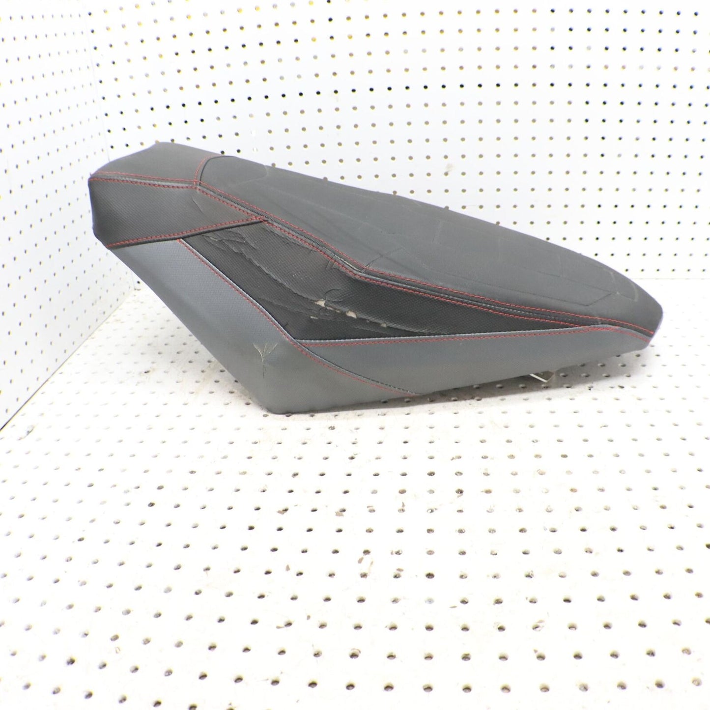 2015 POLARIS SWITCHBACK 800 SEAT 2686122 CRACKED COVER