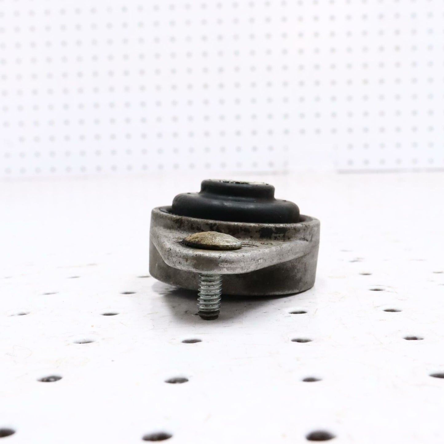 2006 POLARIS CLASSIC 700 ENGINE MOTOR MOUNT BRACKET 3021752