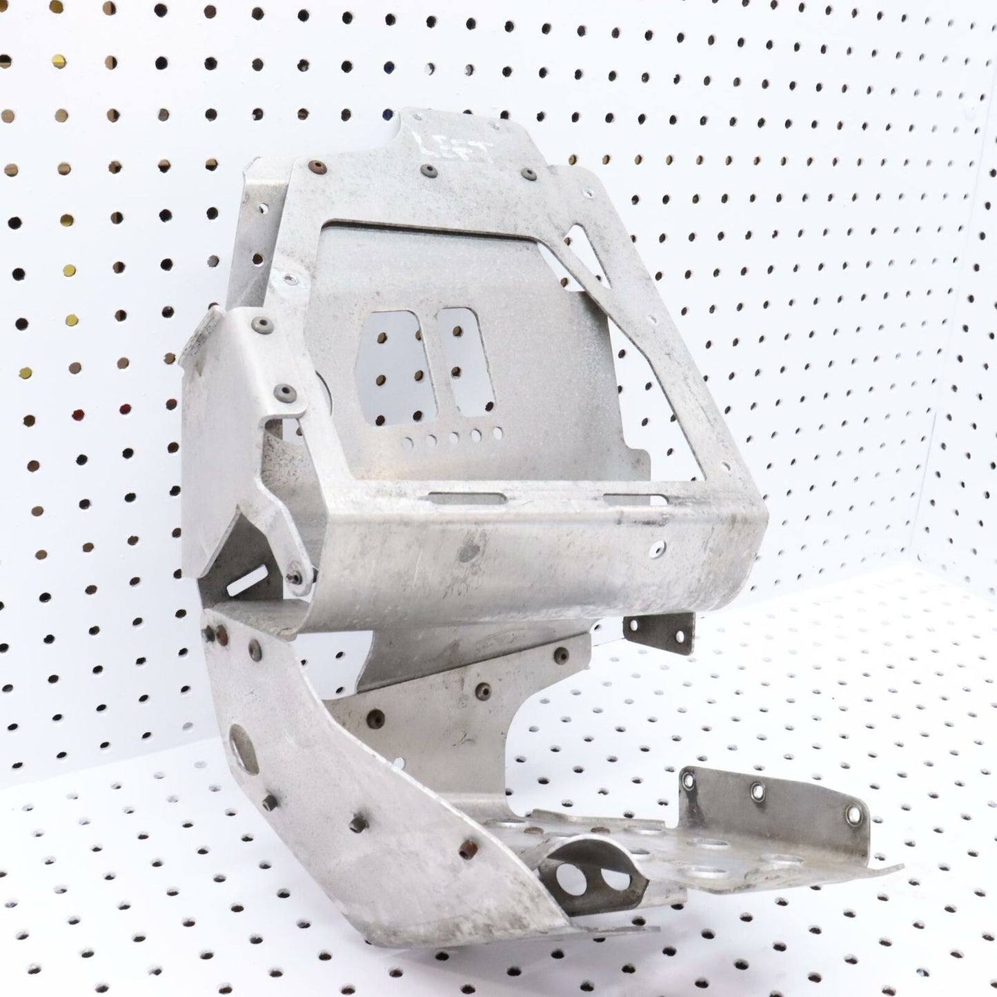 2007 POLARIS IQ 600 LEFT FRONT FOOT HOLDER REST STAY FOOTREST WELL 1015583