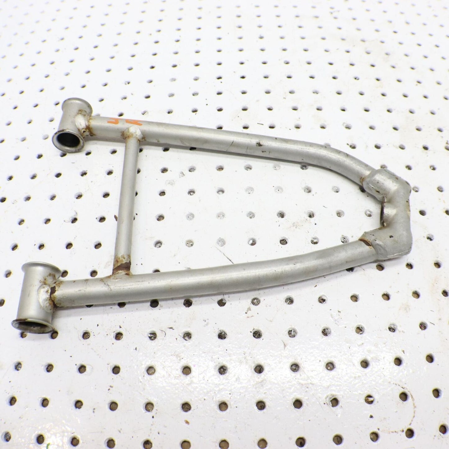 2006 POLARIS FUSION 700 FRONT UPPER RIGHT CONTROL A ARM  2203020-385