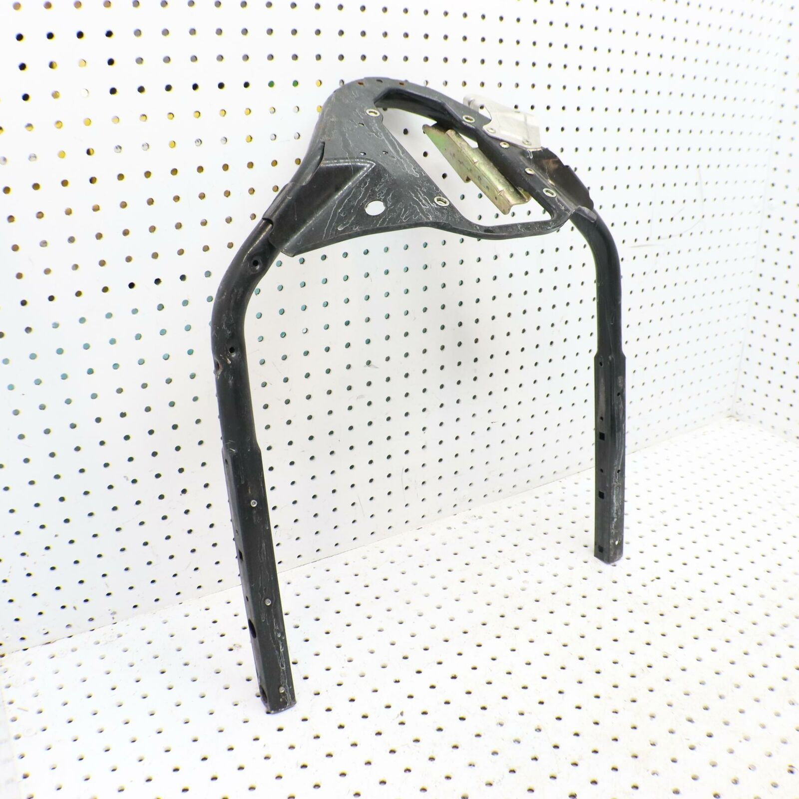 2006 POLARIS SWITCHBACK UPPER FRAME SUPPORT BRACKET STEERING GATE 1014904-067