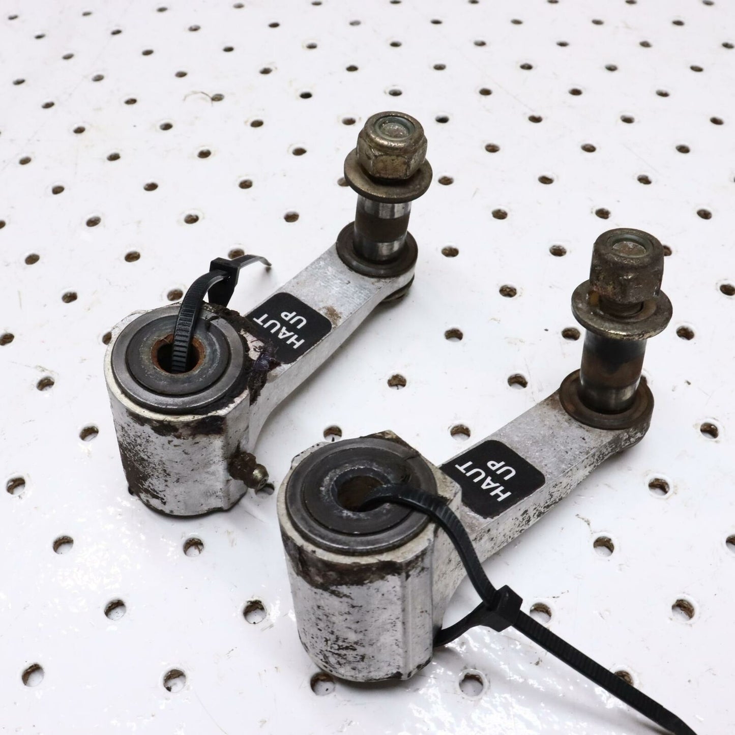 2006 SKI-DOO MXZ 800 BELL CRANK ARM STEERING PIVOT SWIVEL 506152124 506152123