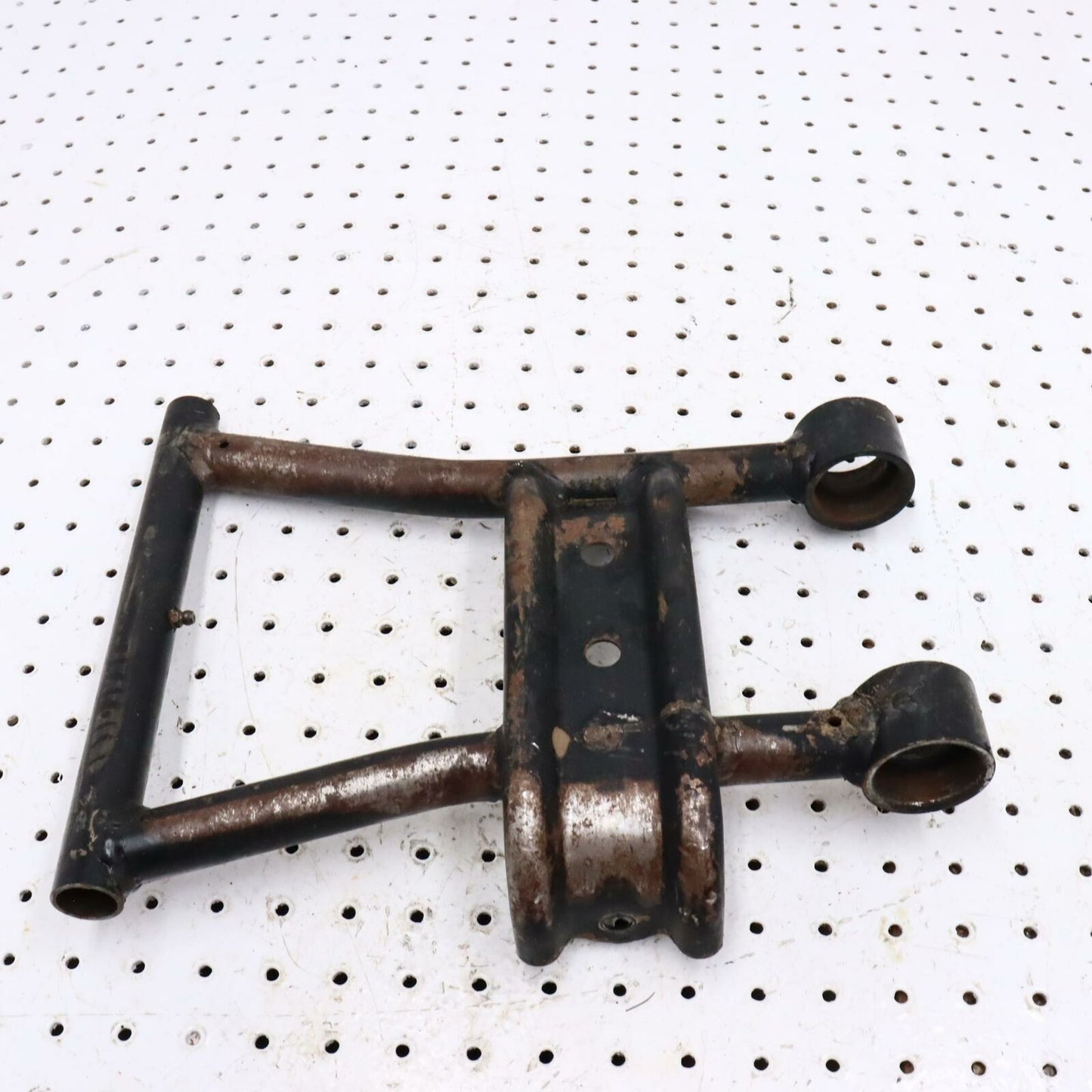 2002 POLARIS SPORTSMAN 500 REAR BACK LOWER RIGHT CONTROL A ARM 1012718-067