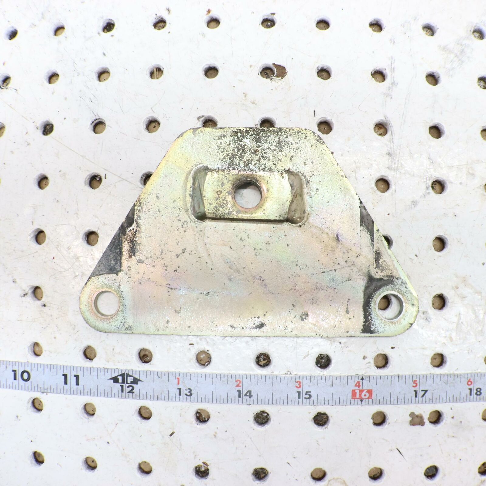 2006 POLARIS SWITCHBACK ENGINE MOTOR MOUNT BRACKET  1014698