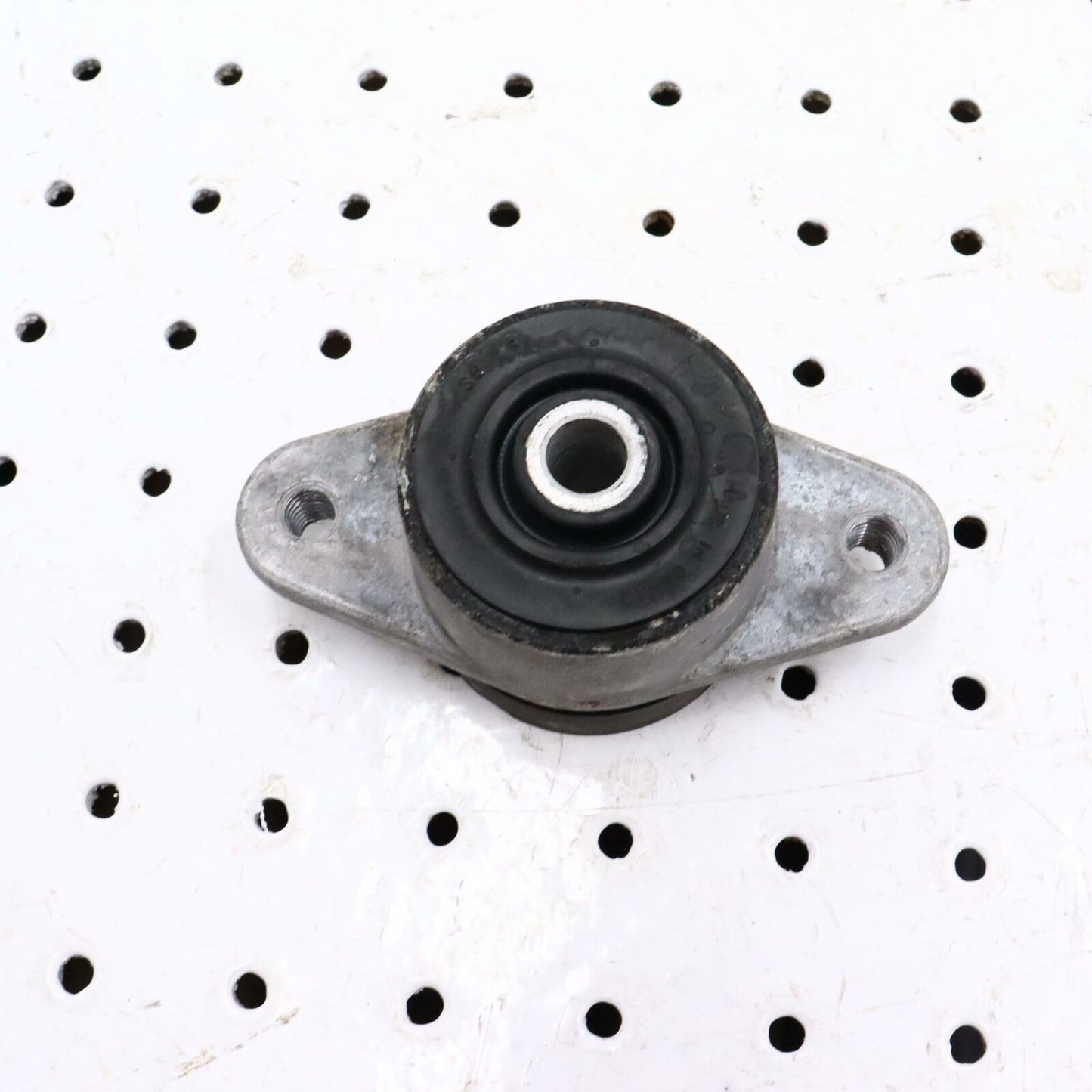 2006 POLARIS CLASSIC 700 ENGINE MOTOR MOUNT BRACKET 3021753