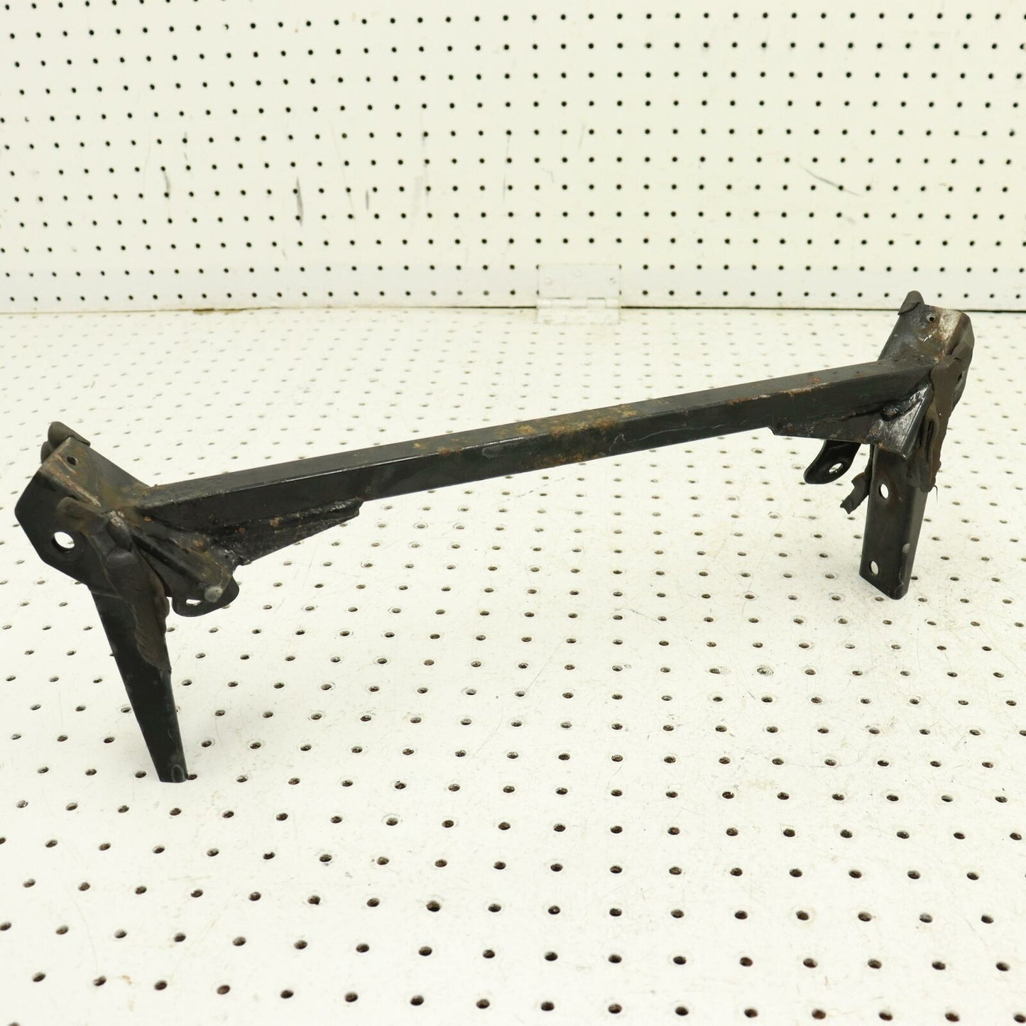 2007 POLARIS RMK 600 CENTER BULKHEAD FRAME SUPPORT BRACE BRACKET 1015368-067