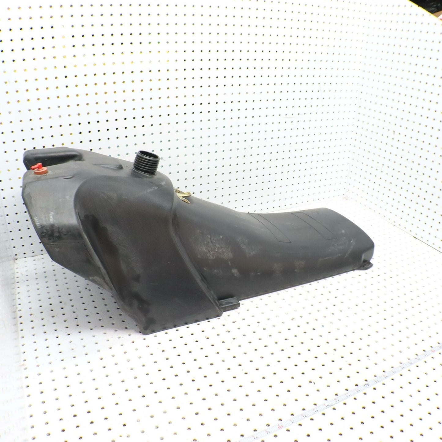 2006 POLARIS SWITCHBACK GAS TANK FUEL RESERVOIR 2520636; 2520640