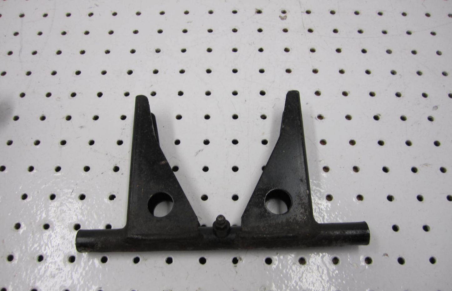 2002 POLARIS RMK 144 REAR PIVOT ARM 1541614-067