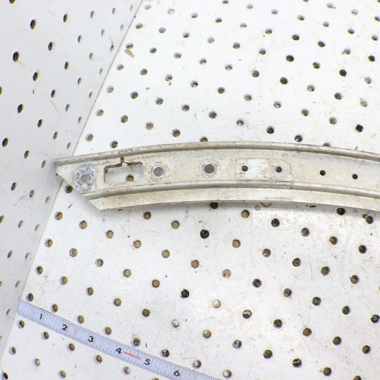 2002 ARCTIC CAT ZR 600 LEFT SLIDING SKID FRAME SUSPENSION RAIL 2604-050